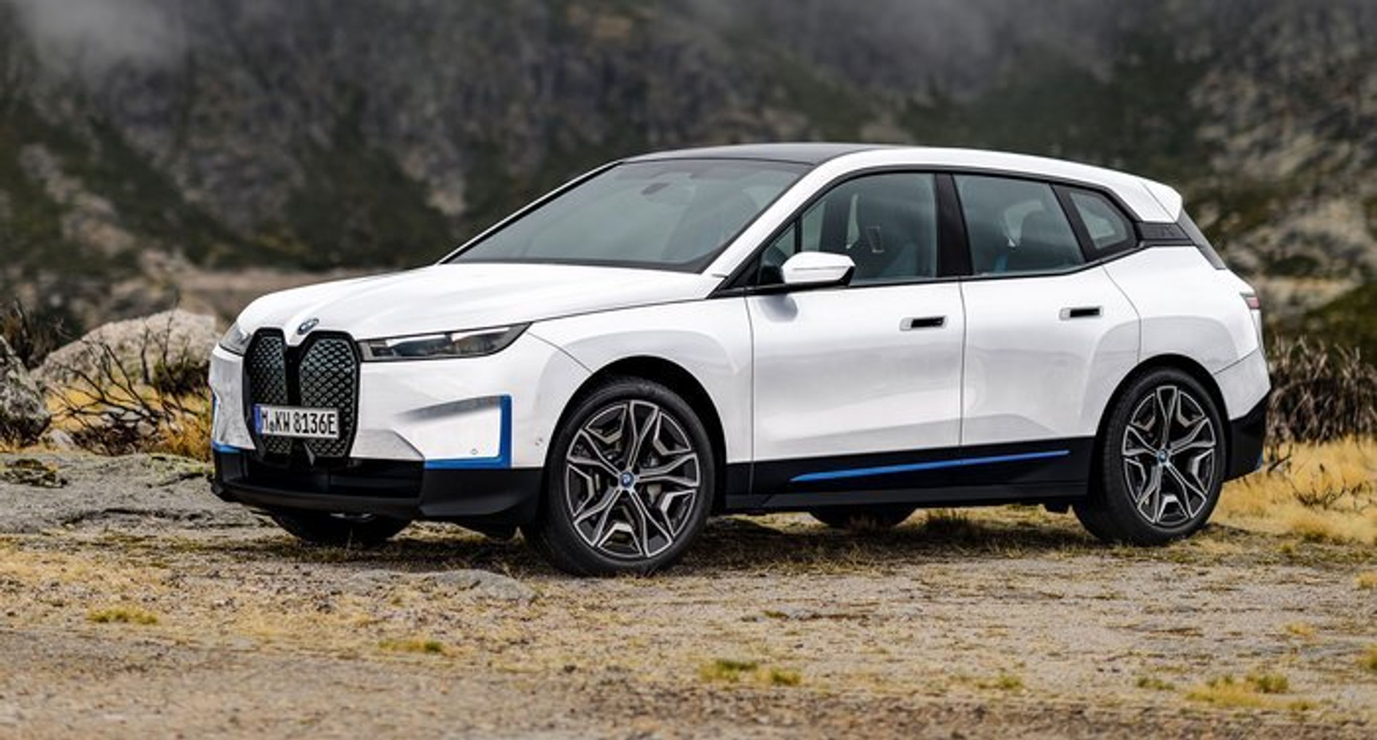 BMW iX er på størrelse med X5, men er bygget på en platform beregnet til elektriske biler. Den har en enorm akselafstand på tre meter.