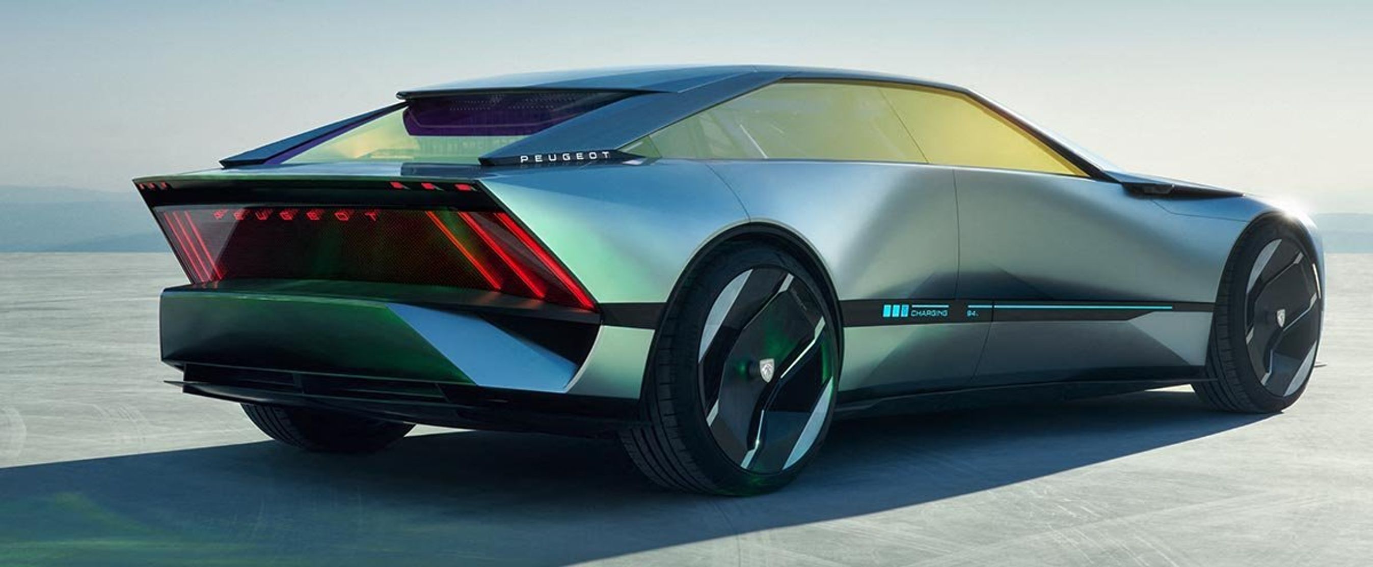 Konceptbilen Inception er et fyrtårn for Peugeots elektrificering. Den er baseret på den største og mest avancerede af fire nye platforme og har 800 volt-teknologi og lynhurtig ladning. Batteriet er på 100 kWh og rækkevidden 800 km.