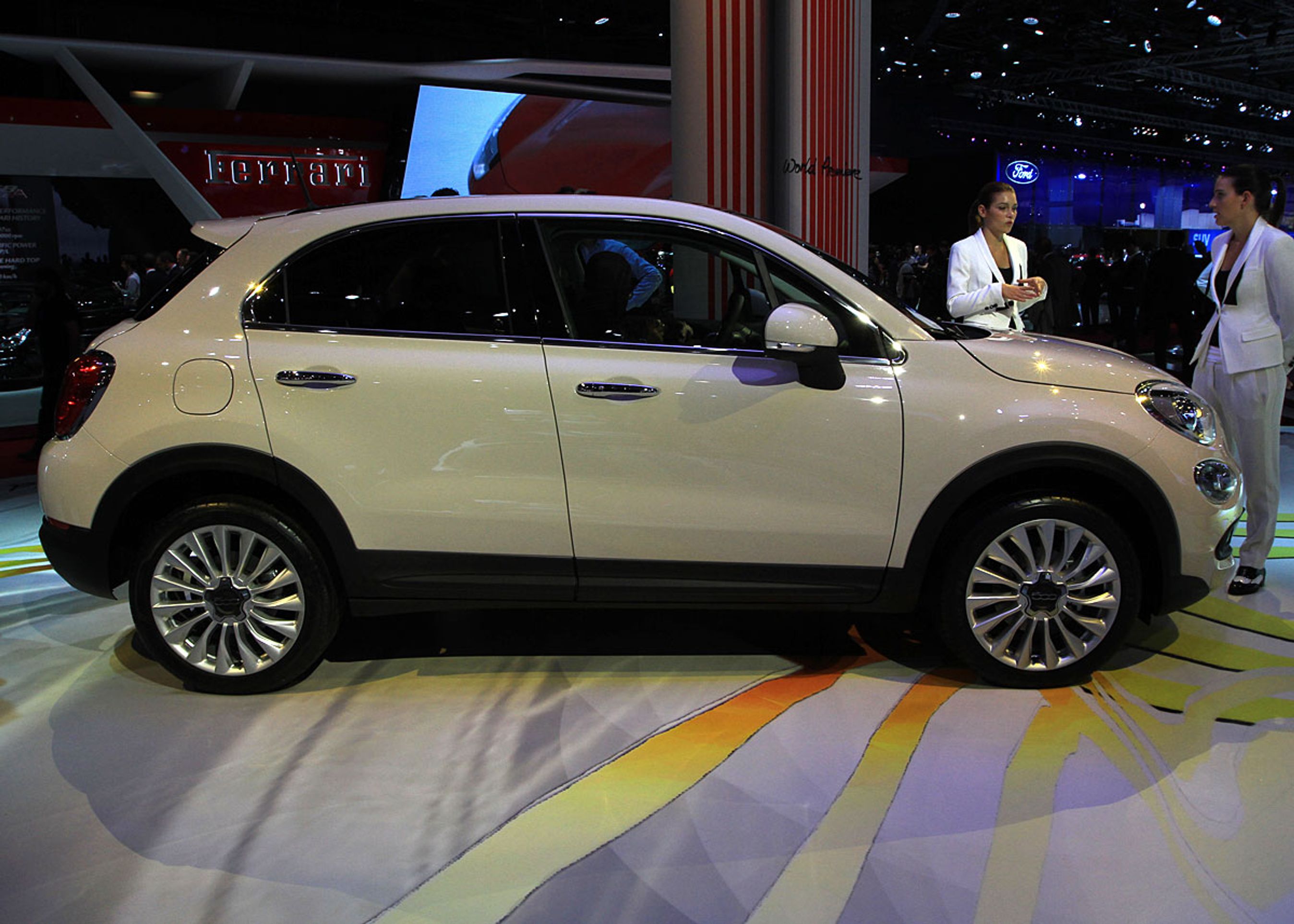 Med en længde på 4,25 m er Fiat 500X en kompakt bil, men takket være sin højde alligevel ganske rummelig. Fotos Torben Arent, FDM