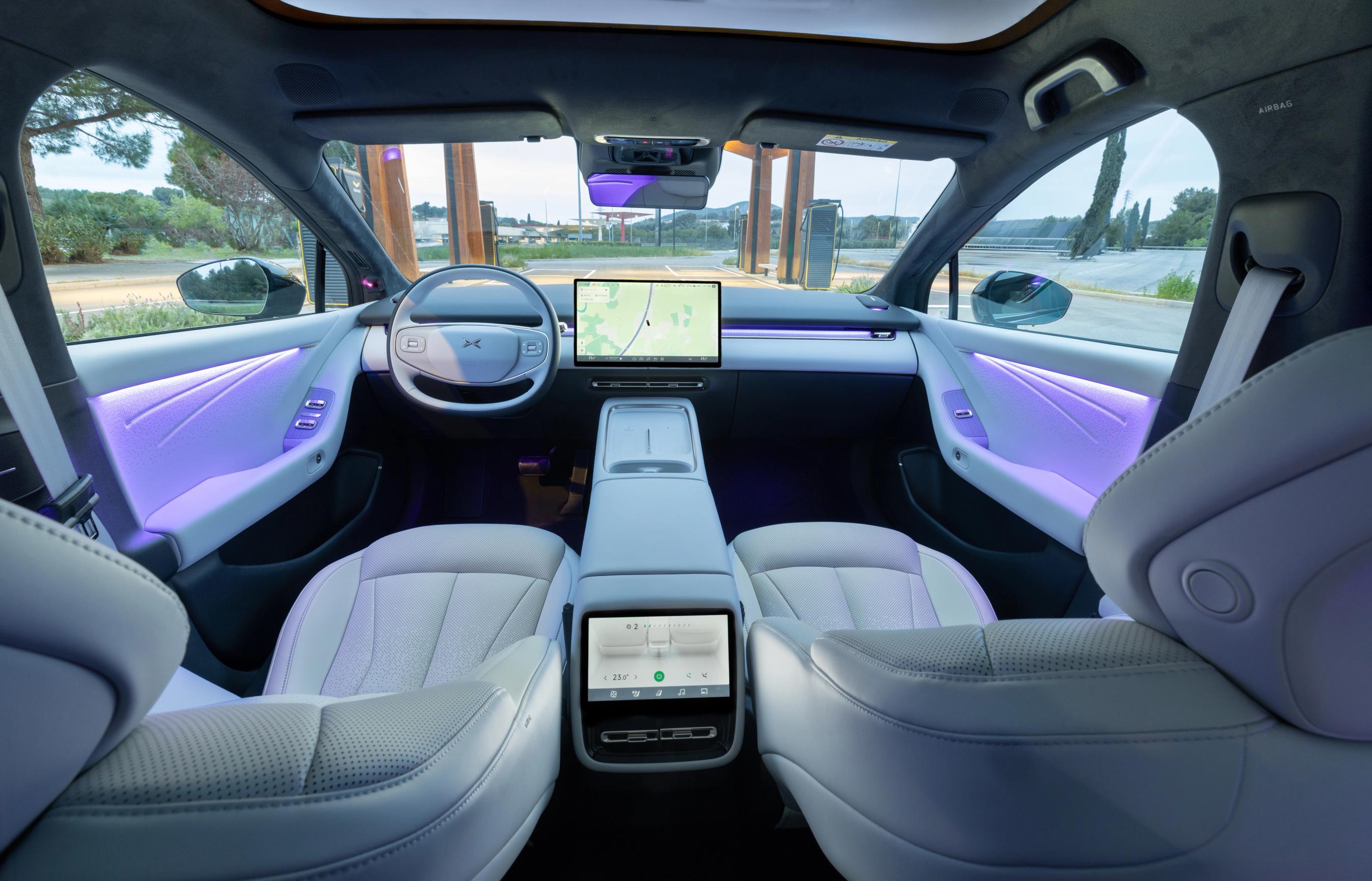 Forreste sæder i en Xpeng P7+