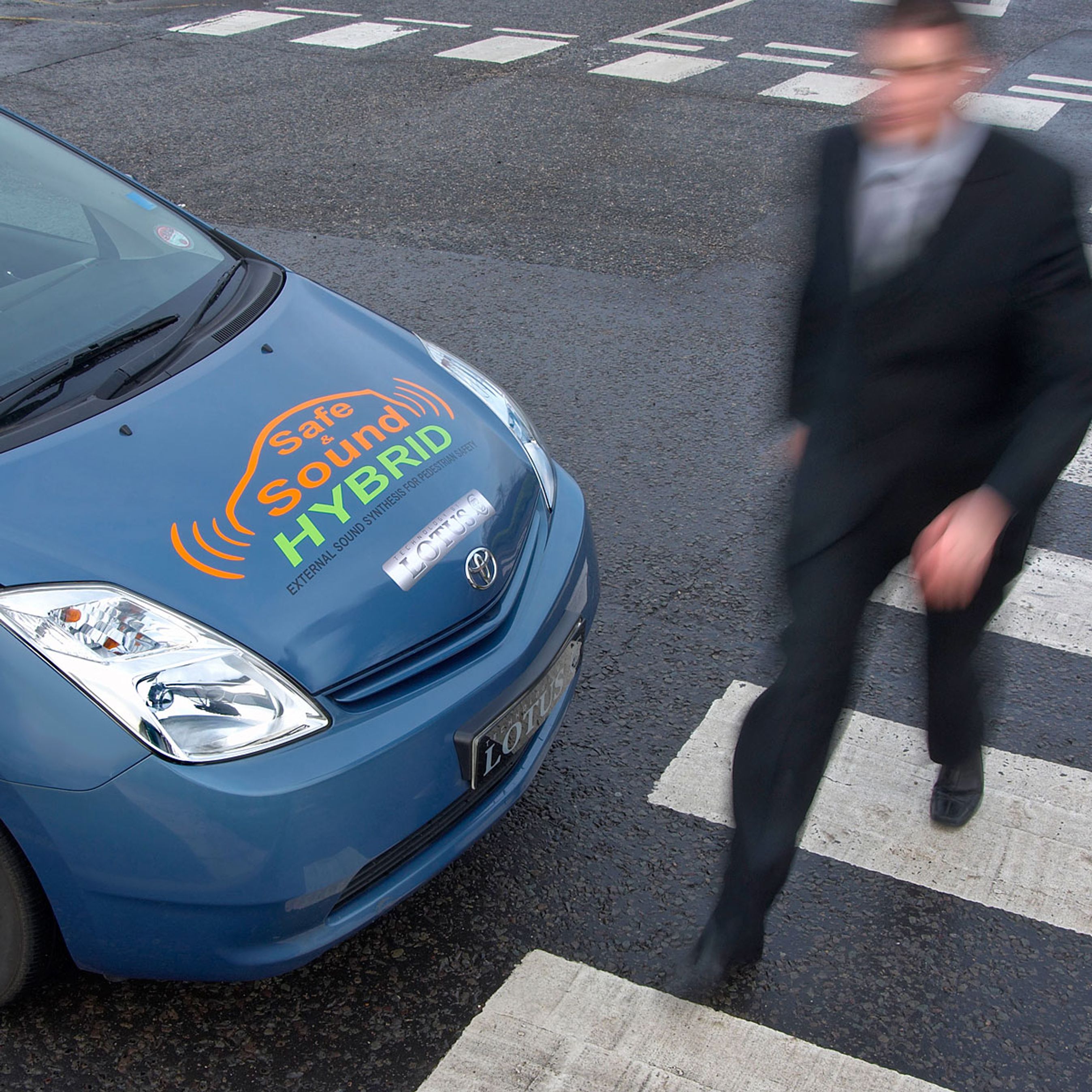 Lotus Engineering har også arbejdet med lyd til lydsvage biler. Proto-typen var netop en Toyota Prius.