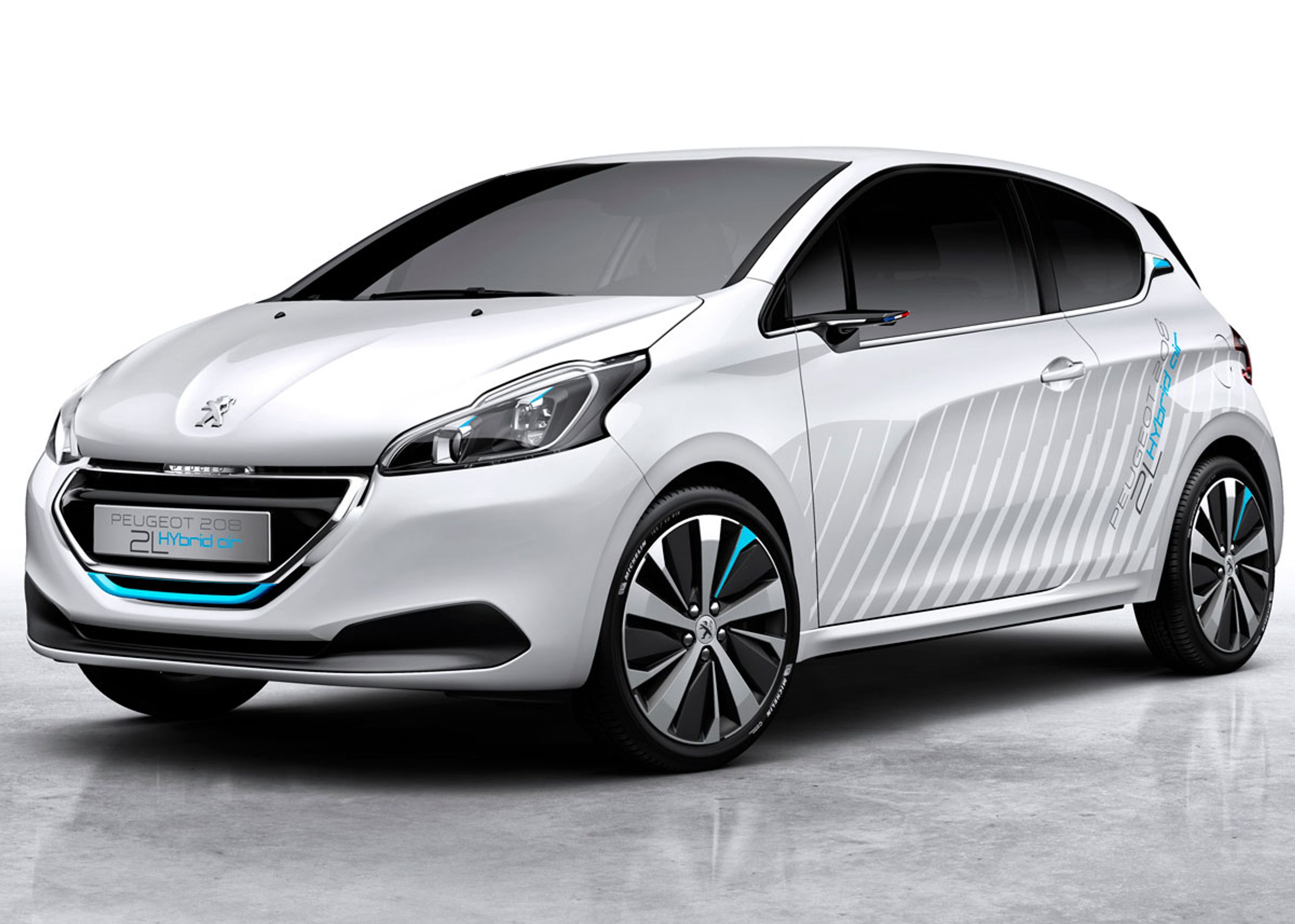 Denne Peugeot 208 er en hybridbil som Toyota Prius, men bremseenergien gemmes i en tryktank i stedet for et batteri. Det er billigere og lettere, og dermed bedre egnet til små biler, siger Peugeot. Foto: Peugeot