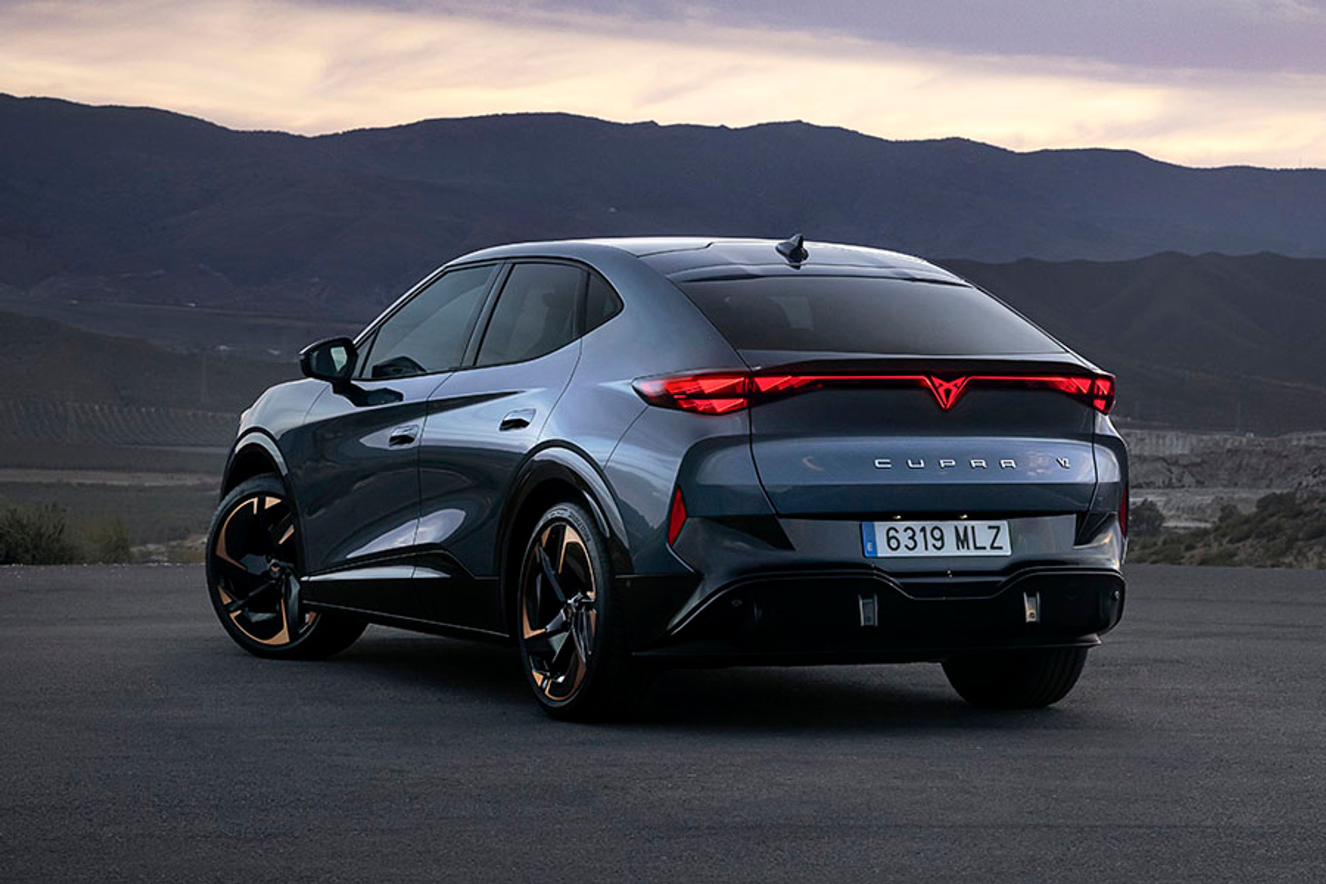 Bagpartiet er meget skråt for at give coupéform, men der er alligevel fin loftshøjde ved bagsædet.