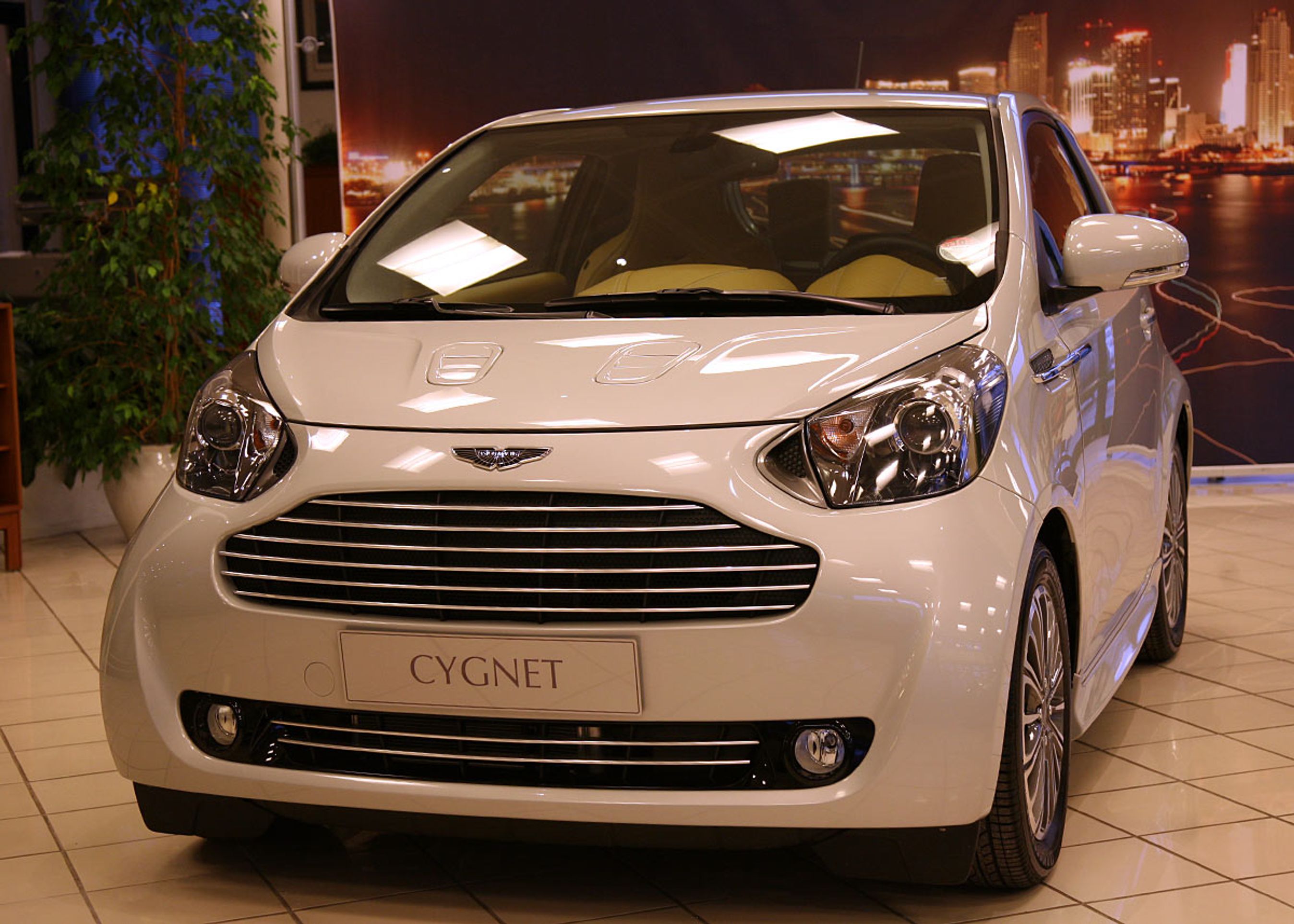 Forfra virker Cygnet som en ægte Aston Martin.