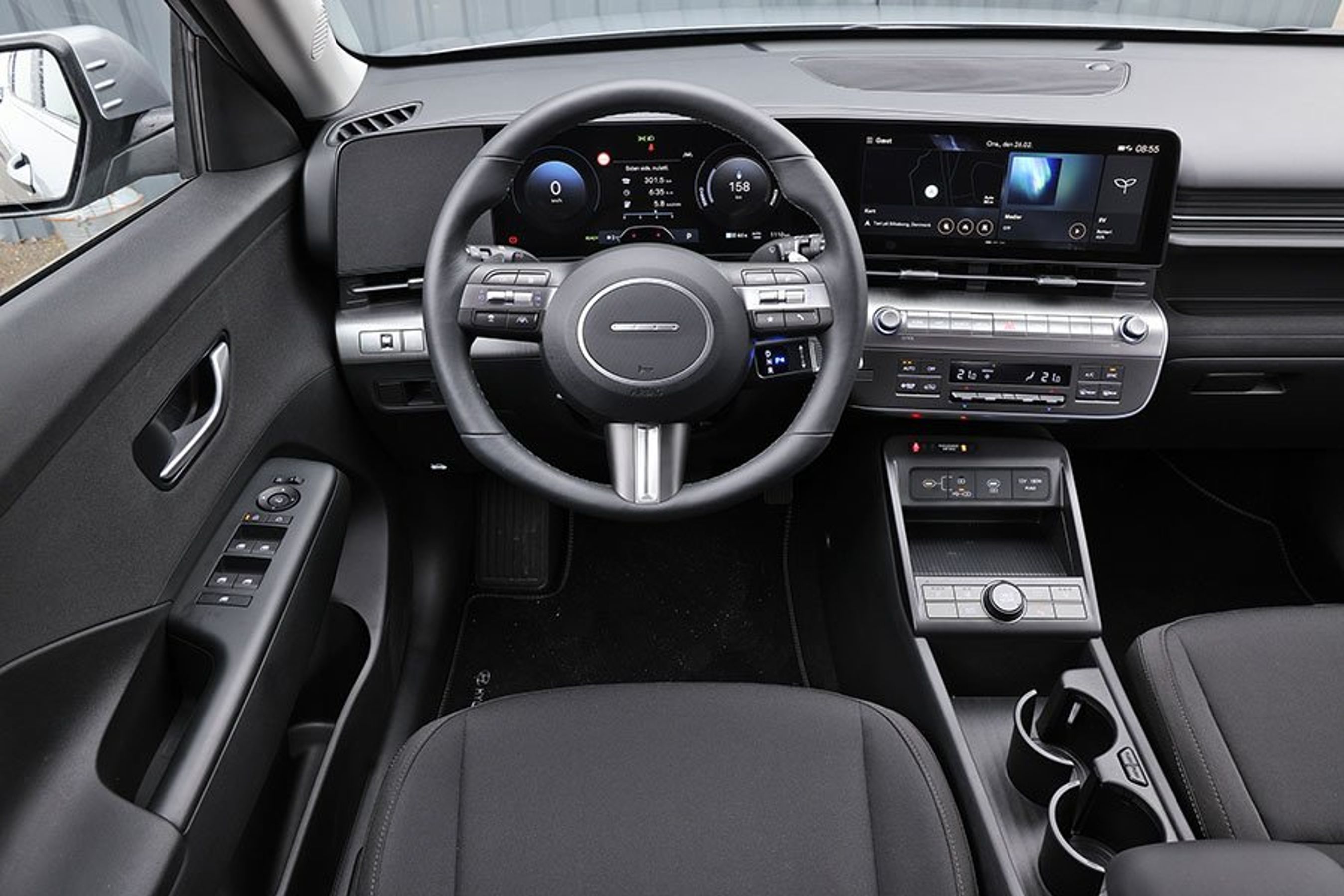 Førerpladsen i en Hyundai Kona