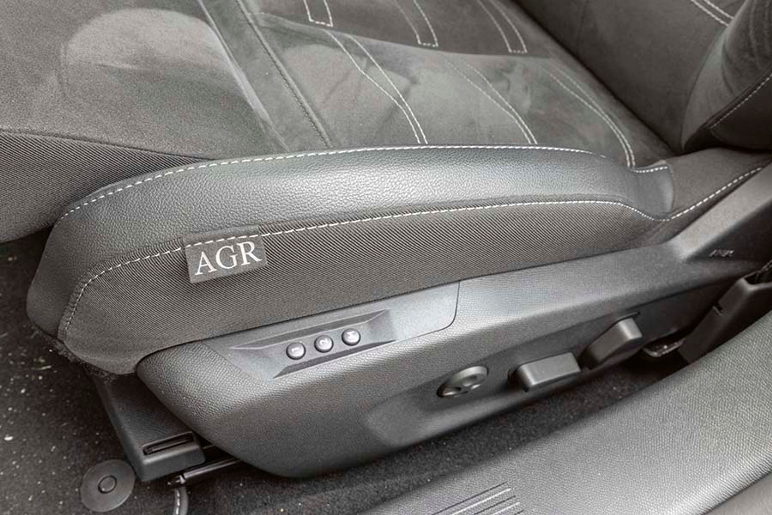 AGR-sæder er standard i alle udgaver og byder på glimrende støtte.