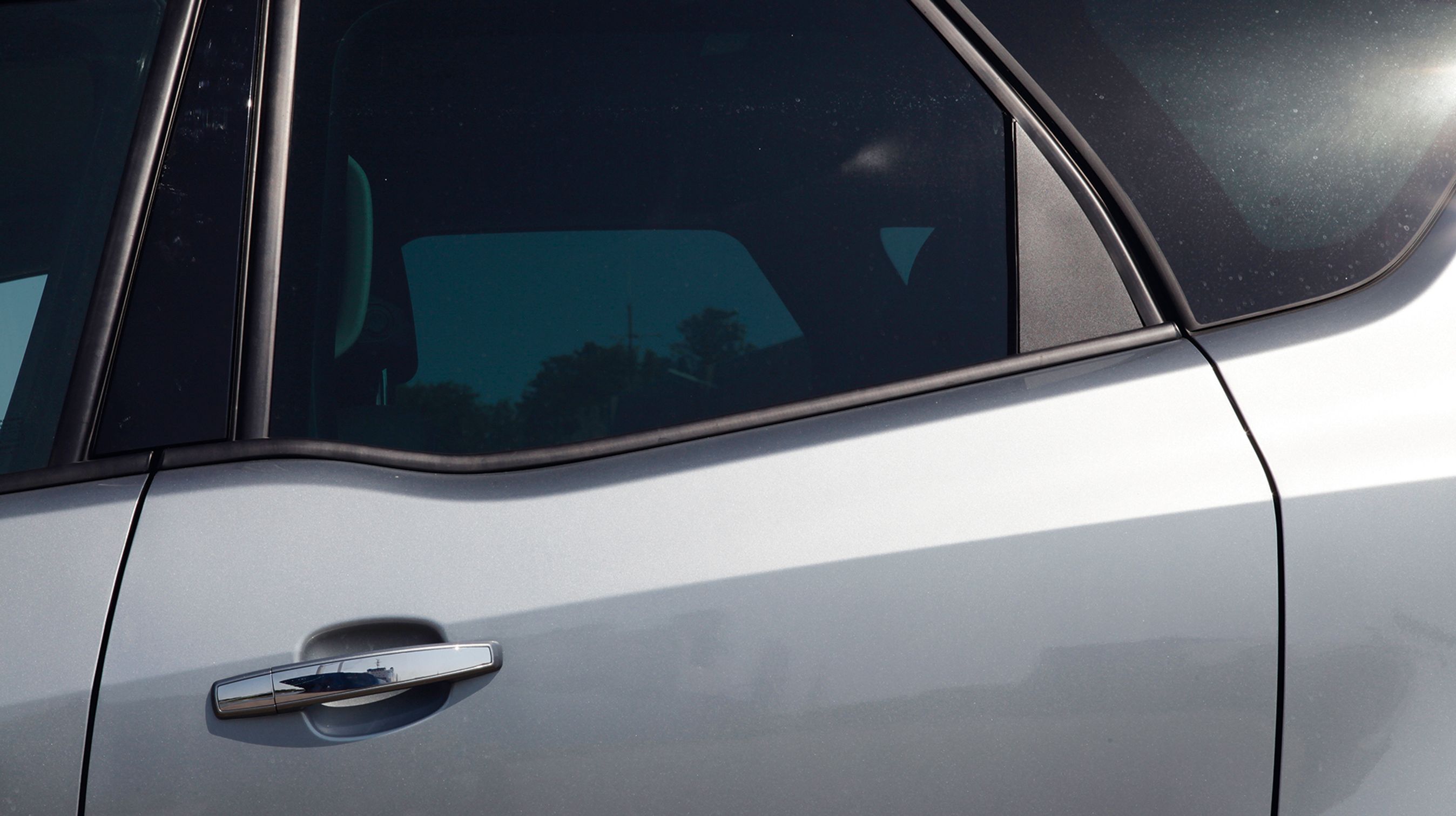 Det lille ekstra svaj ved rudekanten er med til at give et godt udsyn for børn på bagsædet.