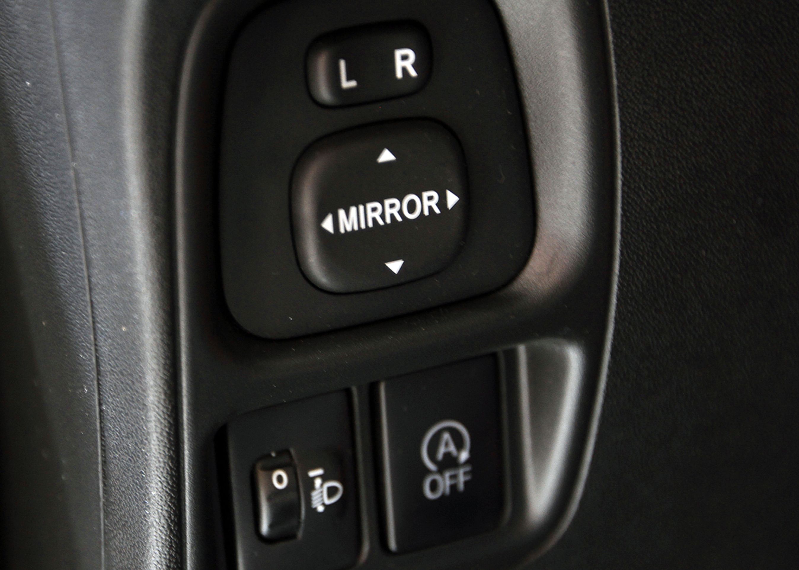 Knapper og kontakter er nu fra Toyotas hylder.