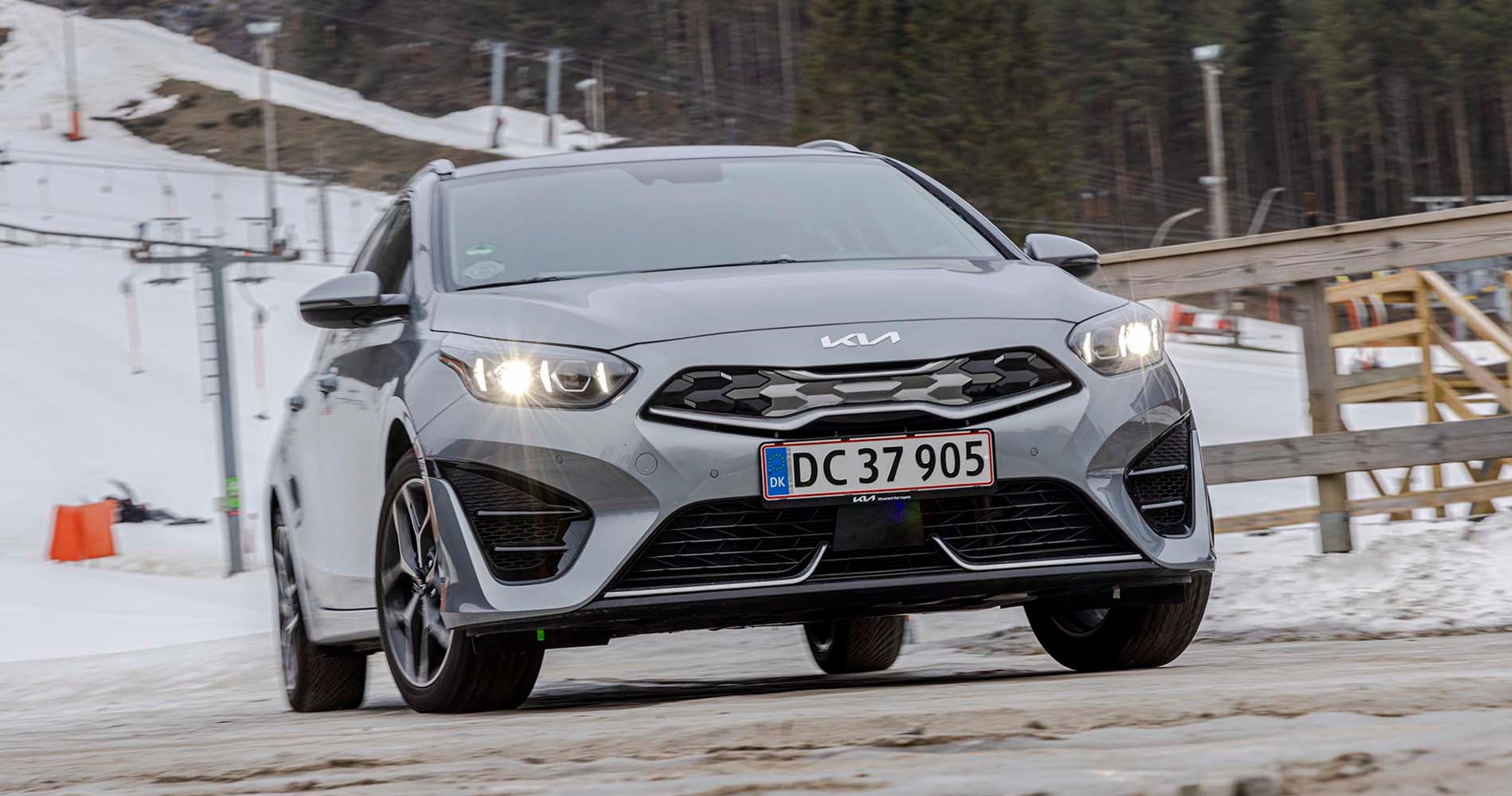 Kia Ceed SW set forfra