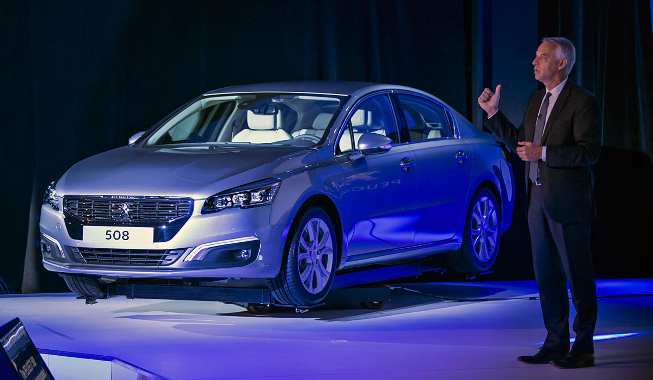 Den opdaterede Peuegoet 508 præsenteres af produktdirektør Xavier Peugeot.