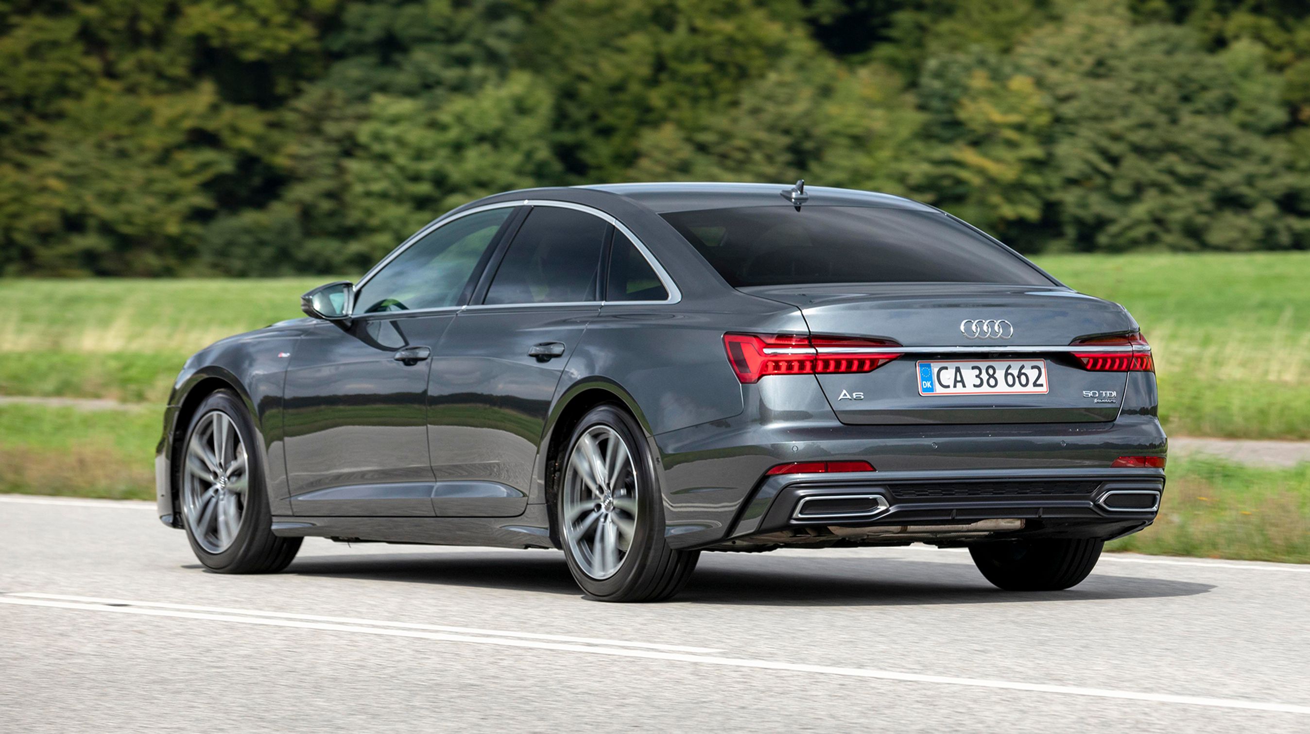 Audi A6 er netop dukket op i en helt ny generation. Den fås indtil videre kun med dieselmotor, og billigste udgave begynder ved 588.000 kr.