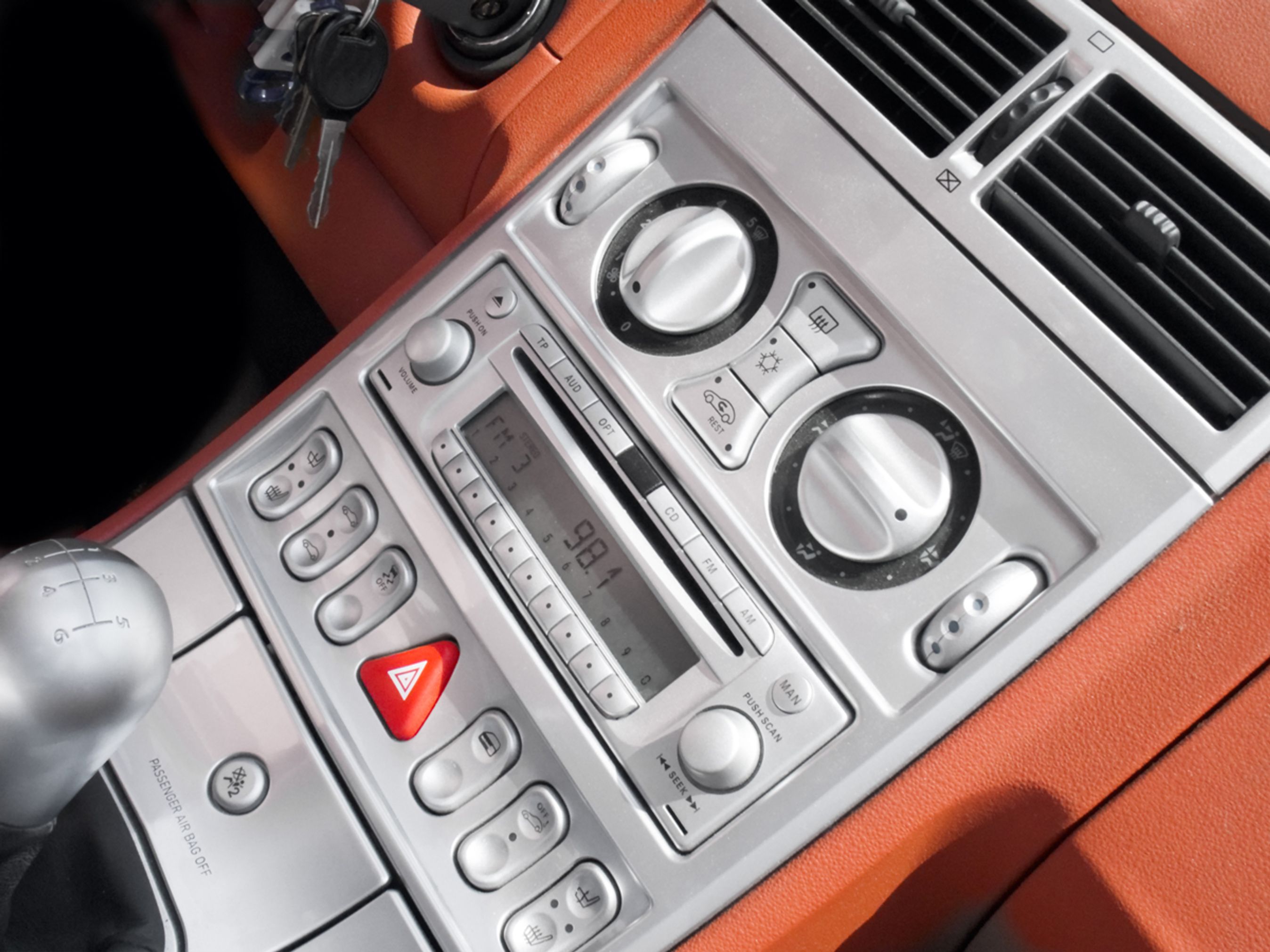 I 2019 kan det være slut med trafikmeldinger i bilradioen