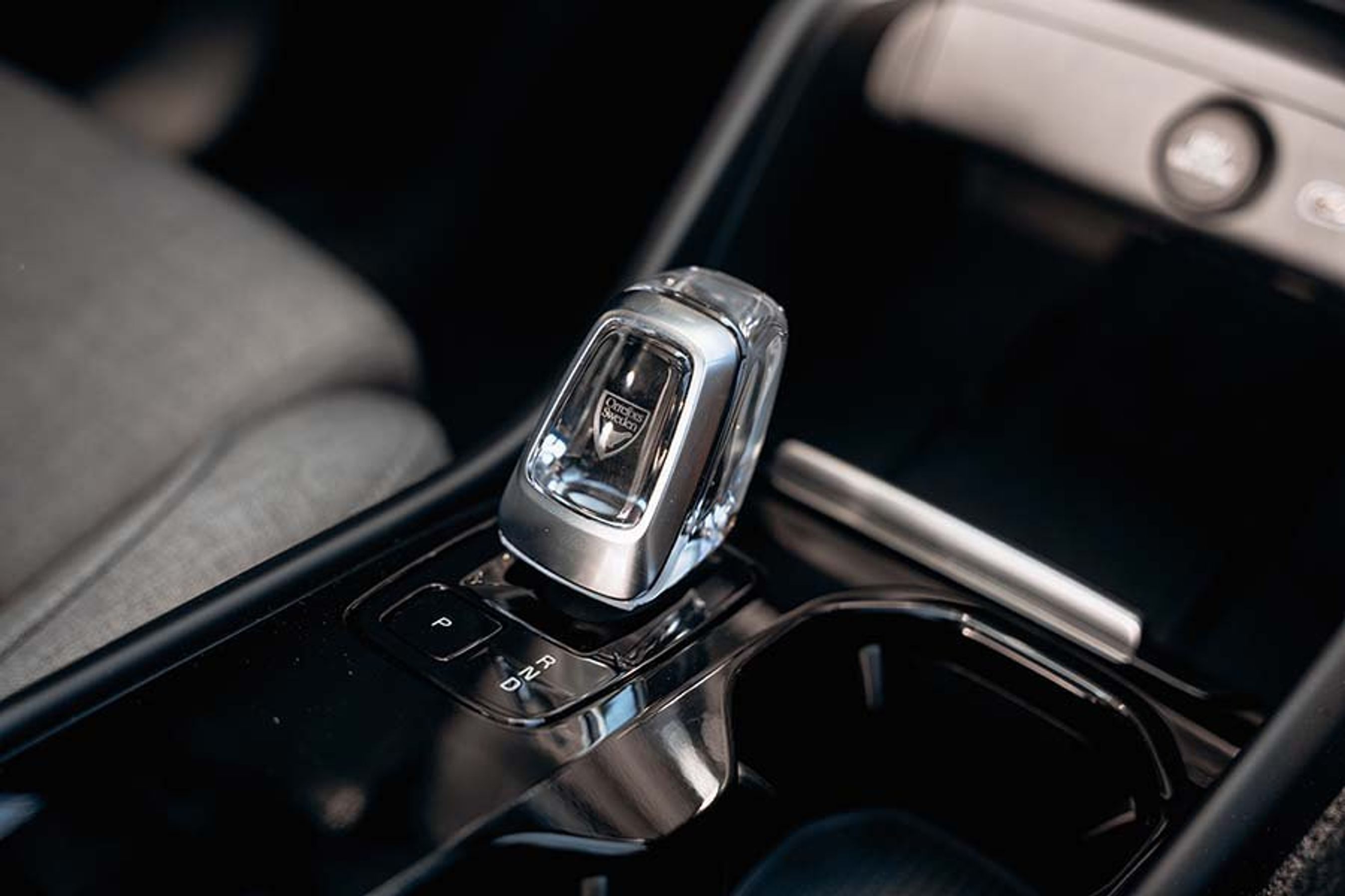 Gearvælgerknoppen i Volvo XC40 kan fås fremstillet i Orrefors-glas.