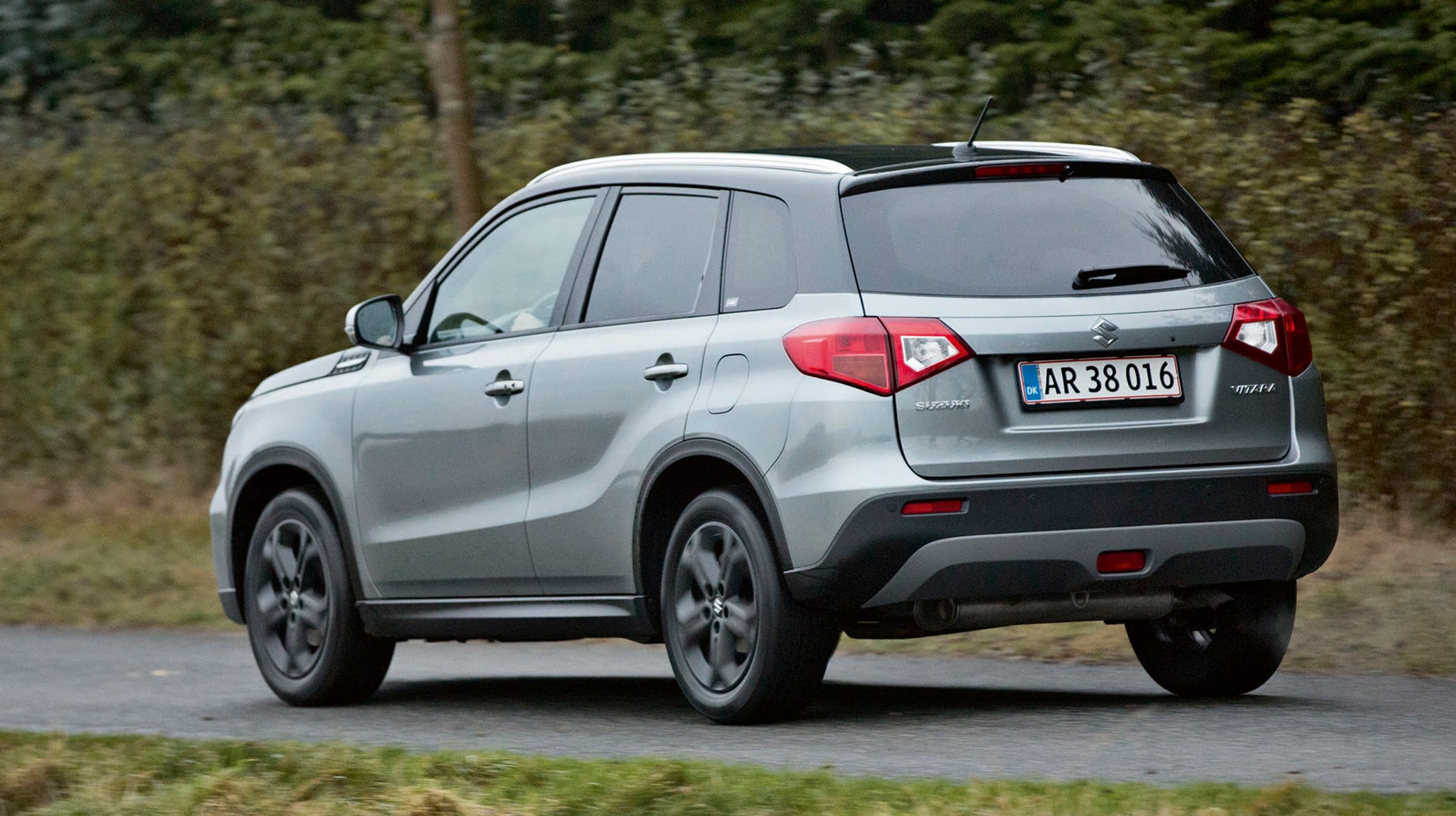 Vitara er en femdørs bil med fem siddepladser. Bagagerummet er på 375 l, og bilen må trække 1.200 kg.