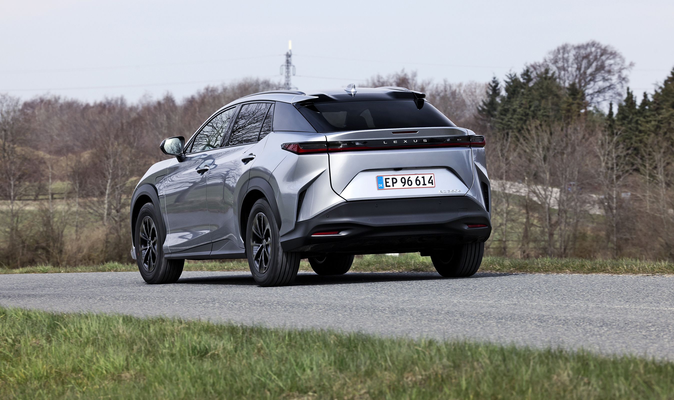 Lexus RZ set bagfra