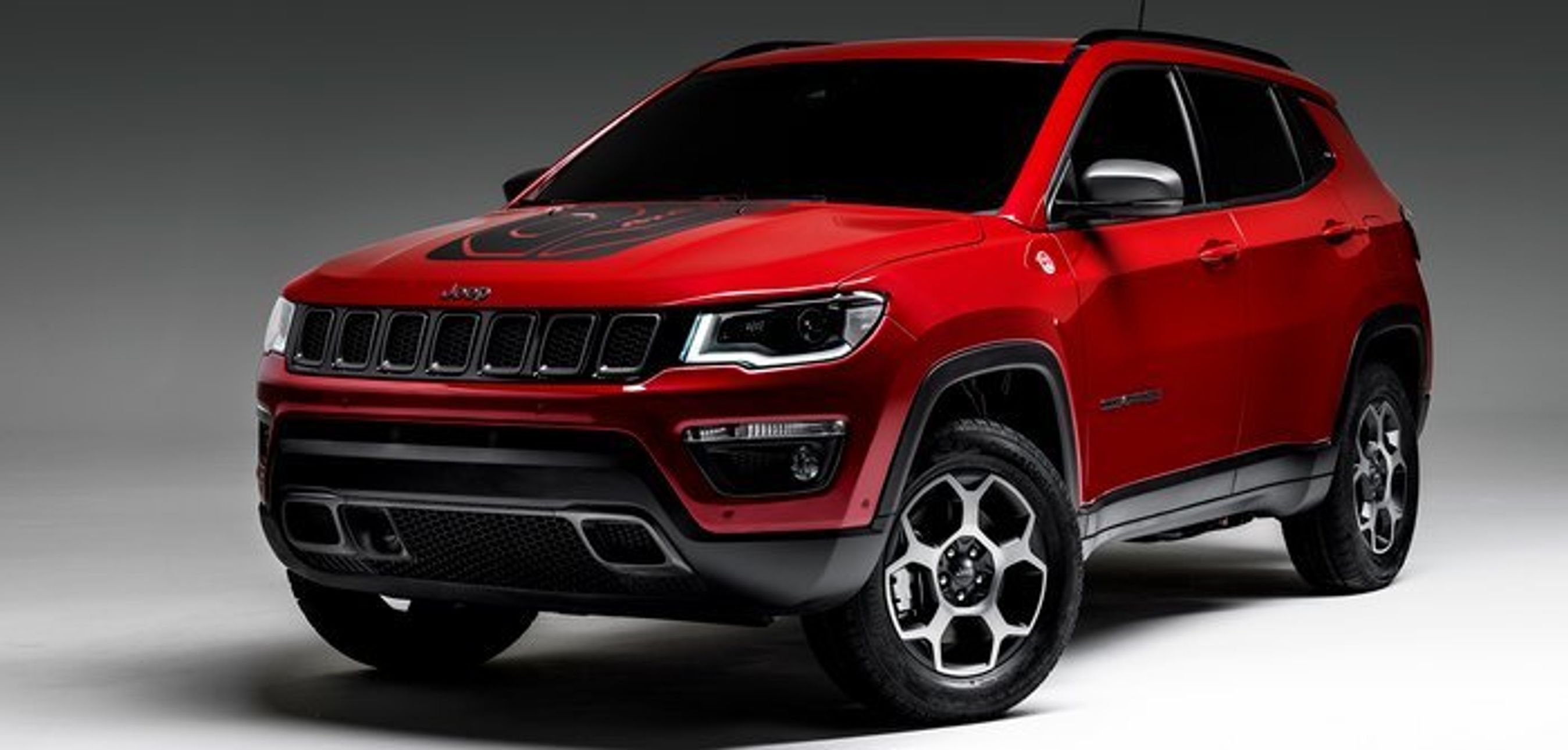 Jeep tager et forsigtigt skridt ind i de elektriskes rækker med Compass (foto) og Renegade som plugin-hybrid.