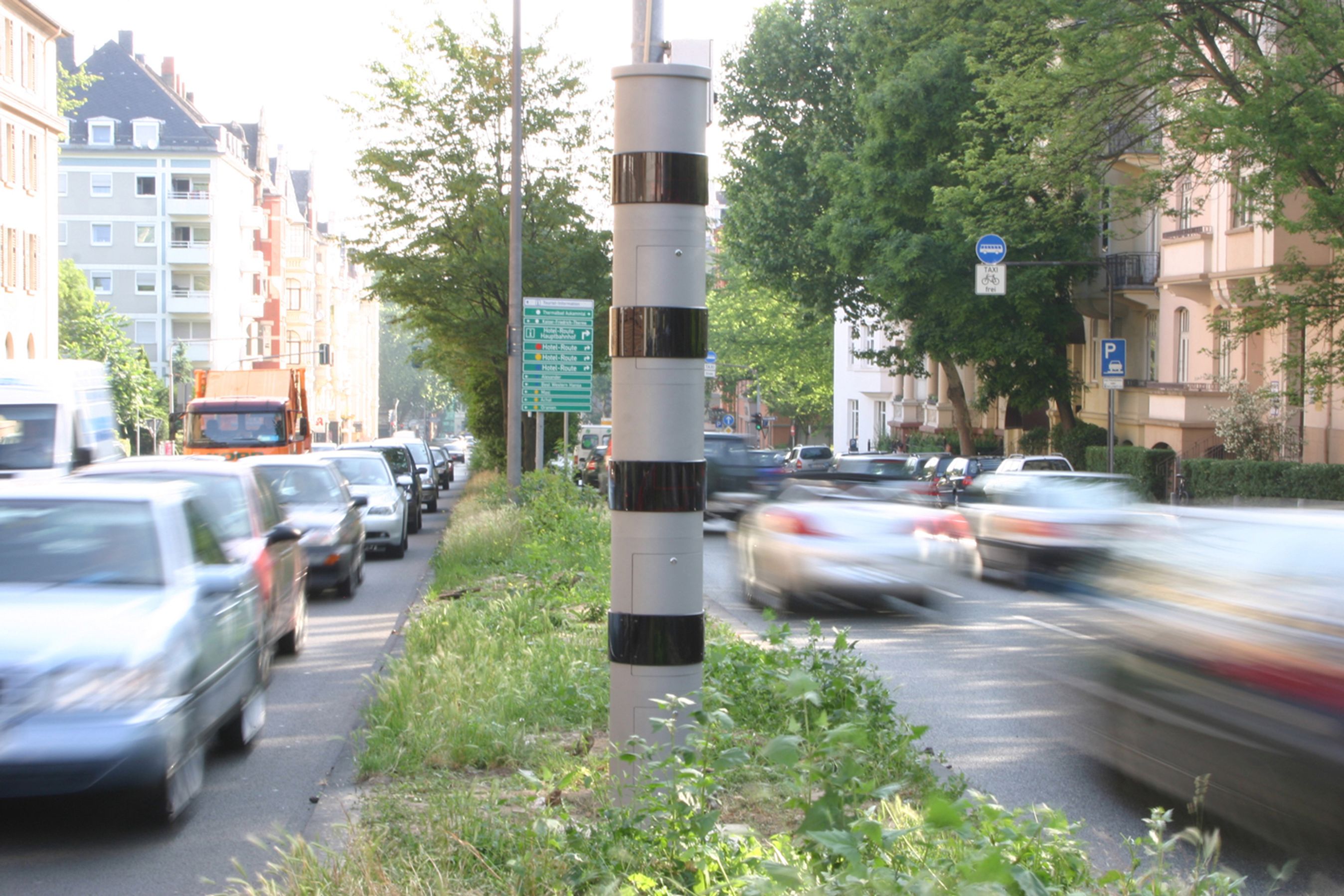 Det kan være dyrt at få en ’hilsen’ med hjem fra kør selv-ferien i Europa, viser FDMs bødeoversigt