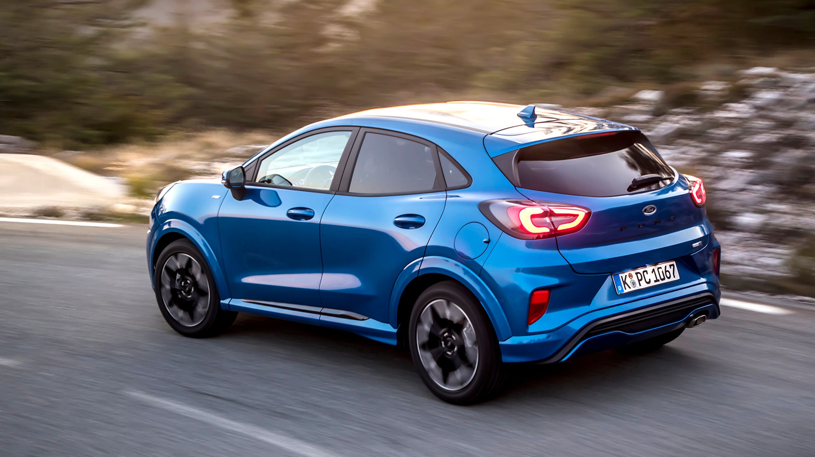 Ford Puma er bygget over Fiesta, men er blevet både længere, bredere og højere.