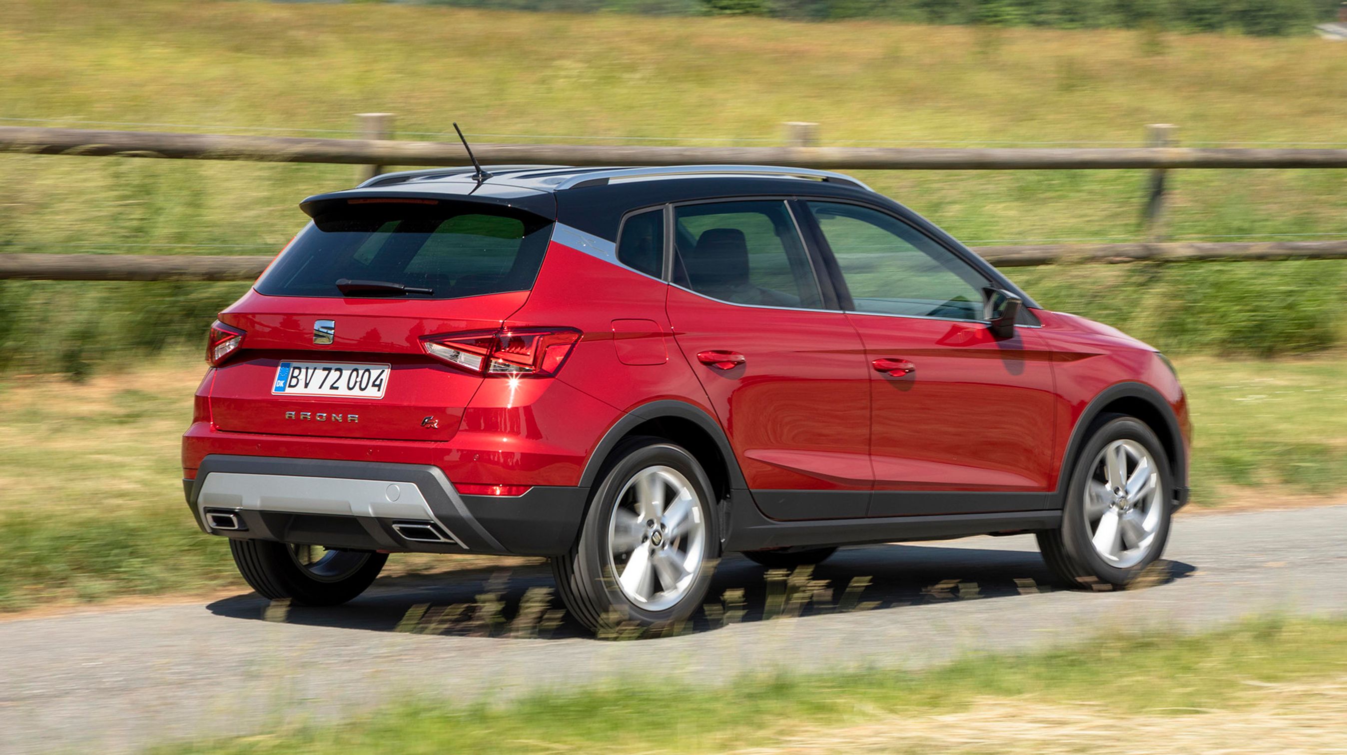 Der er rimelig god plads på bagsædet af Arona, der næsten er på størrelse med en mellemklasse bil. Bagagerummet er på 400 liter og acceptabelt for bilstørrelsen.