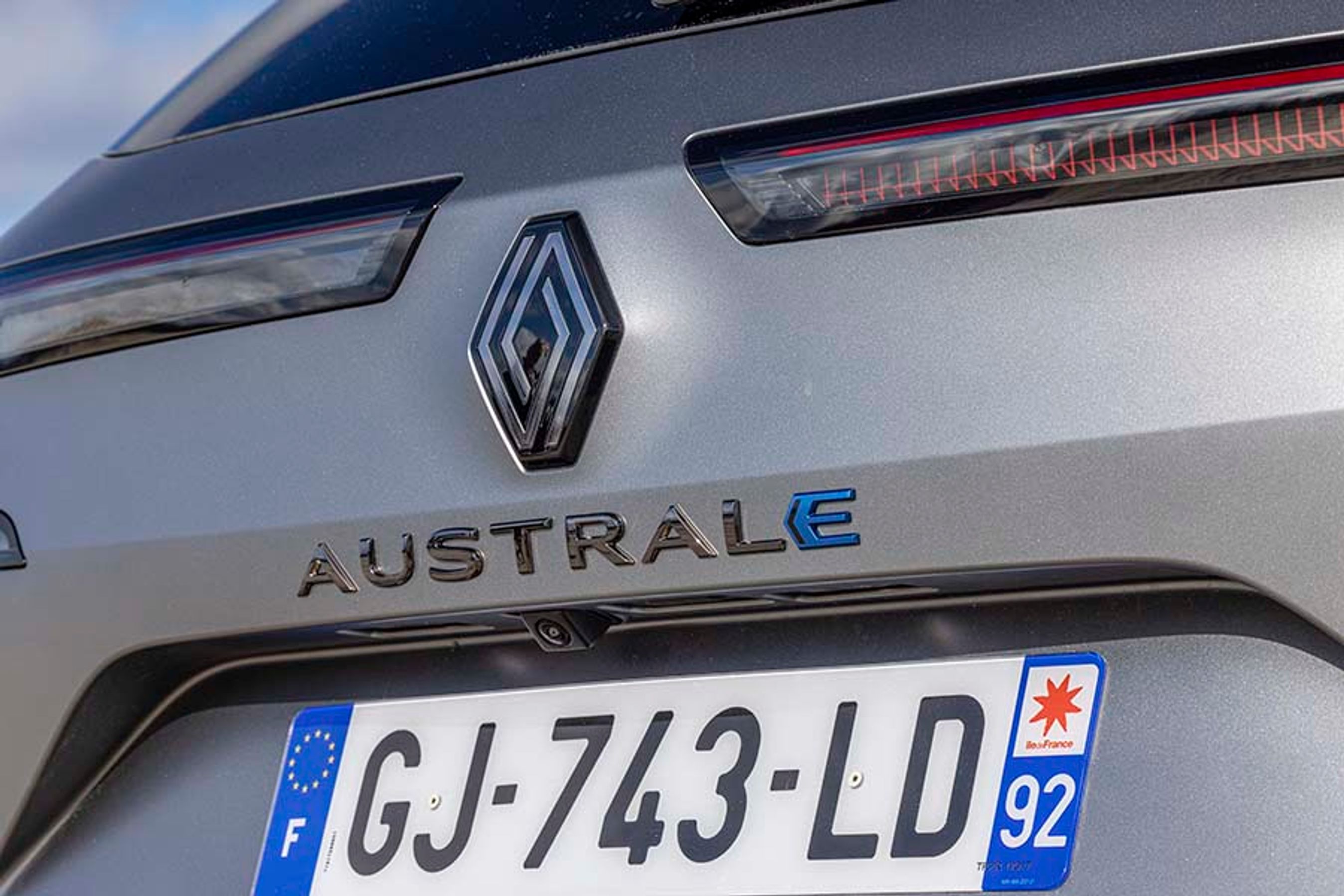 Austral er et nyt navn. Ordet betyder sydlig, oftest i forbindelse med den sydlige halvkugle.