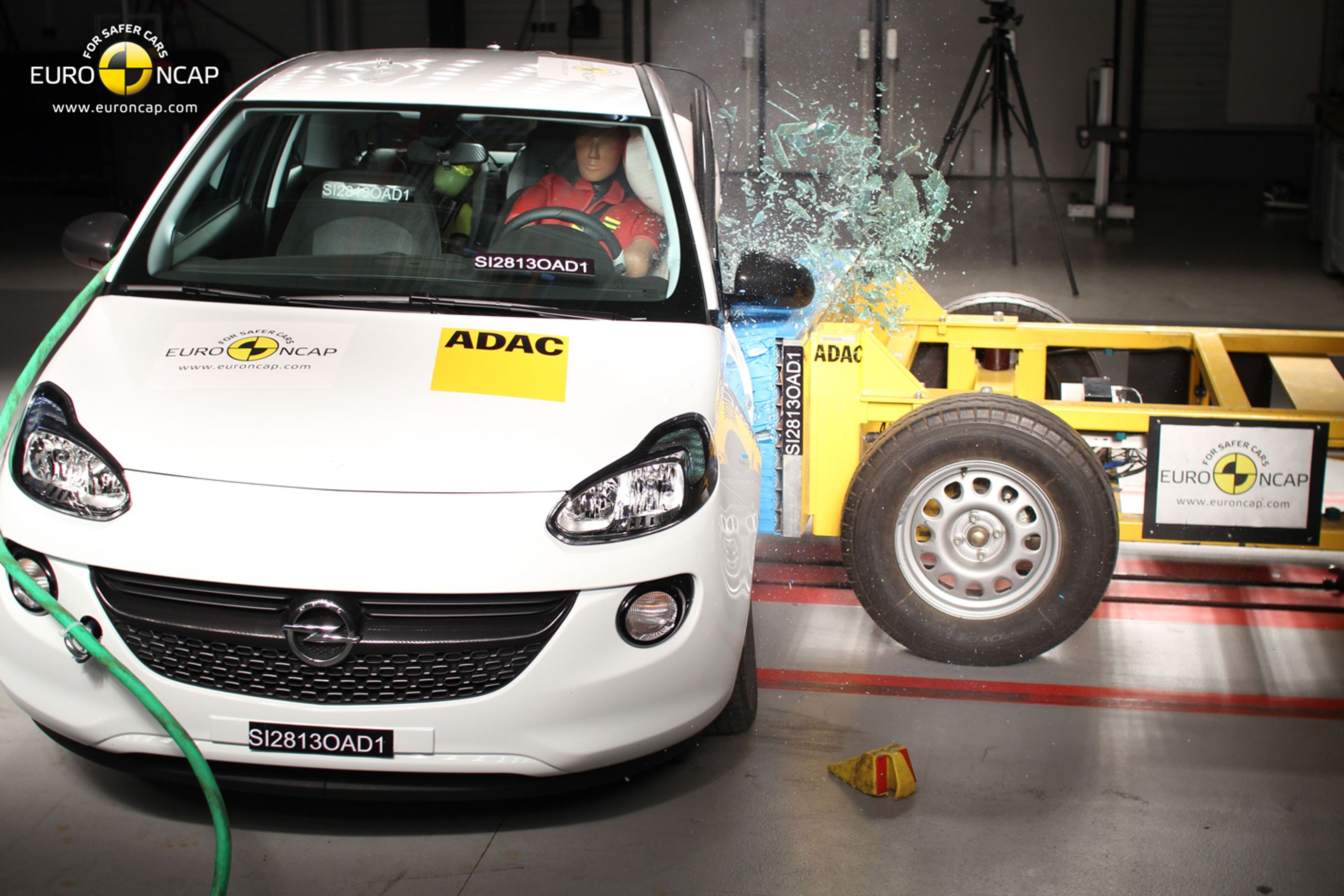 Livsstilsbilen Opel Adam snubler i den seneste Euro NCAP crashtest, hvor det 'kun' bliver til fire stjerner