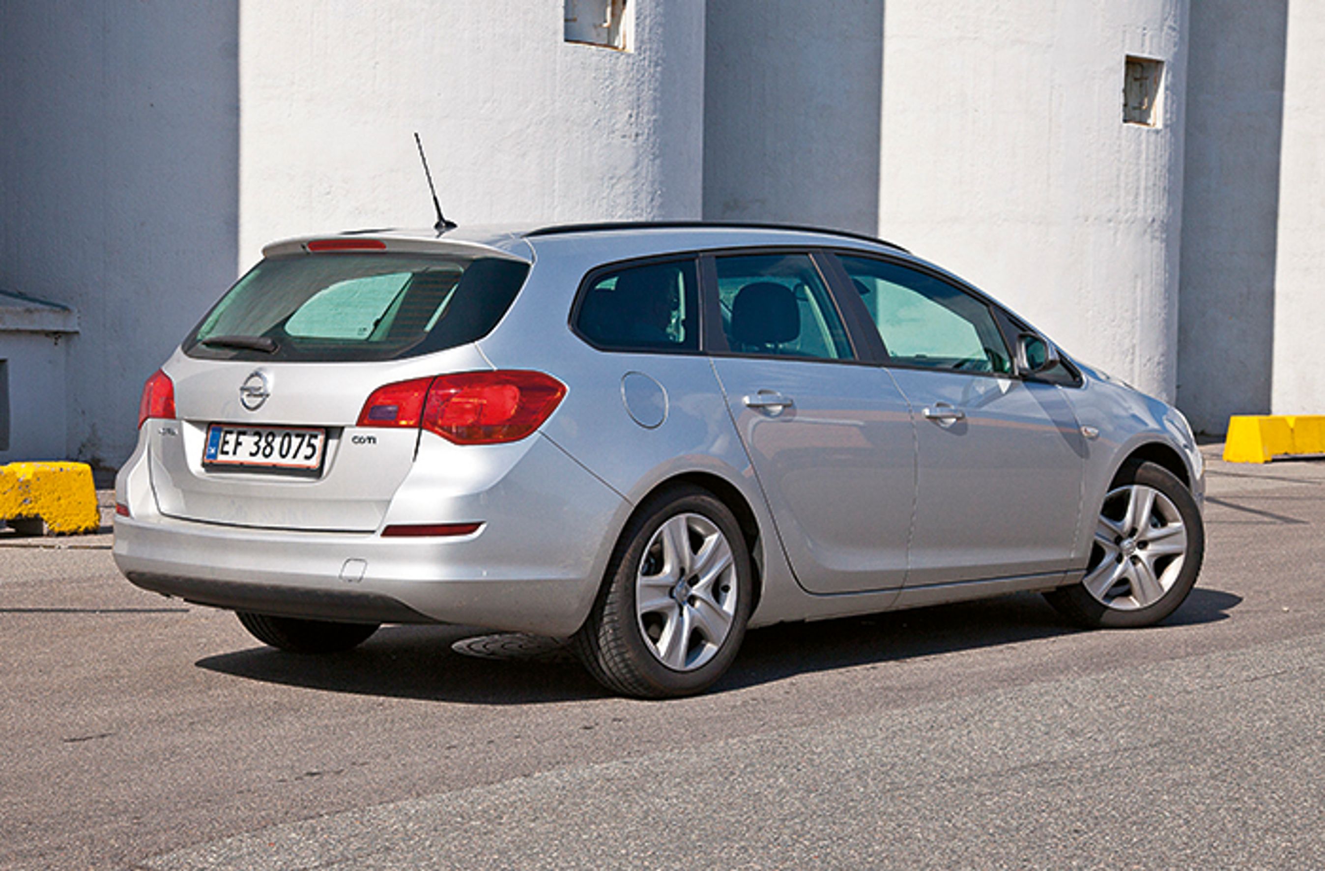 Opel Astra bagfra