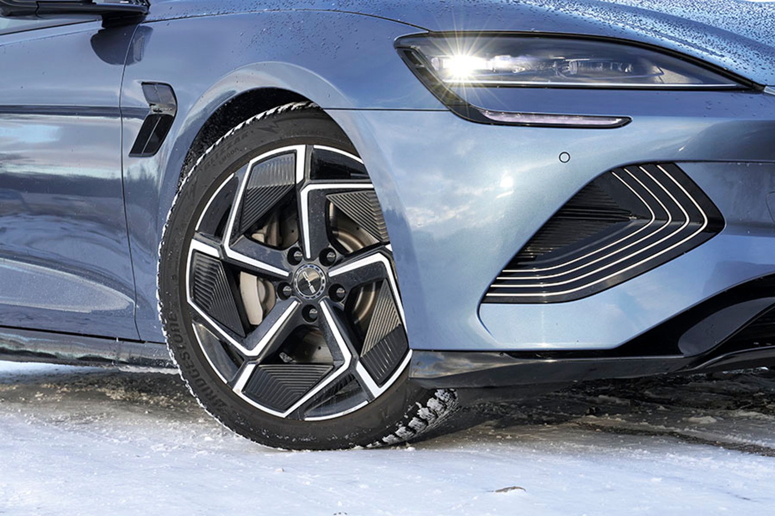 Begge udgaver af BYD Seal kommer som standard med hjul på 19-tommers letmetalfælge. Et sæt med fire vinterhjul koster 16.000 kr.