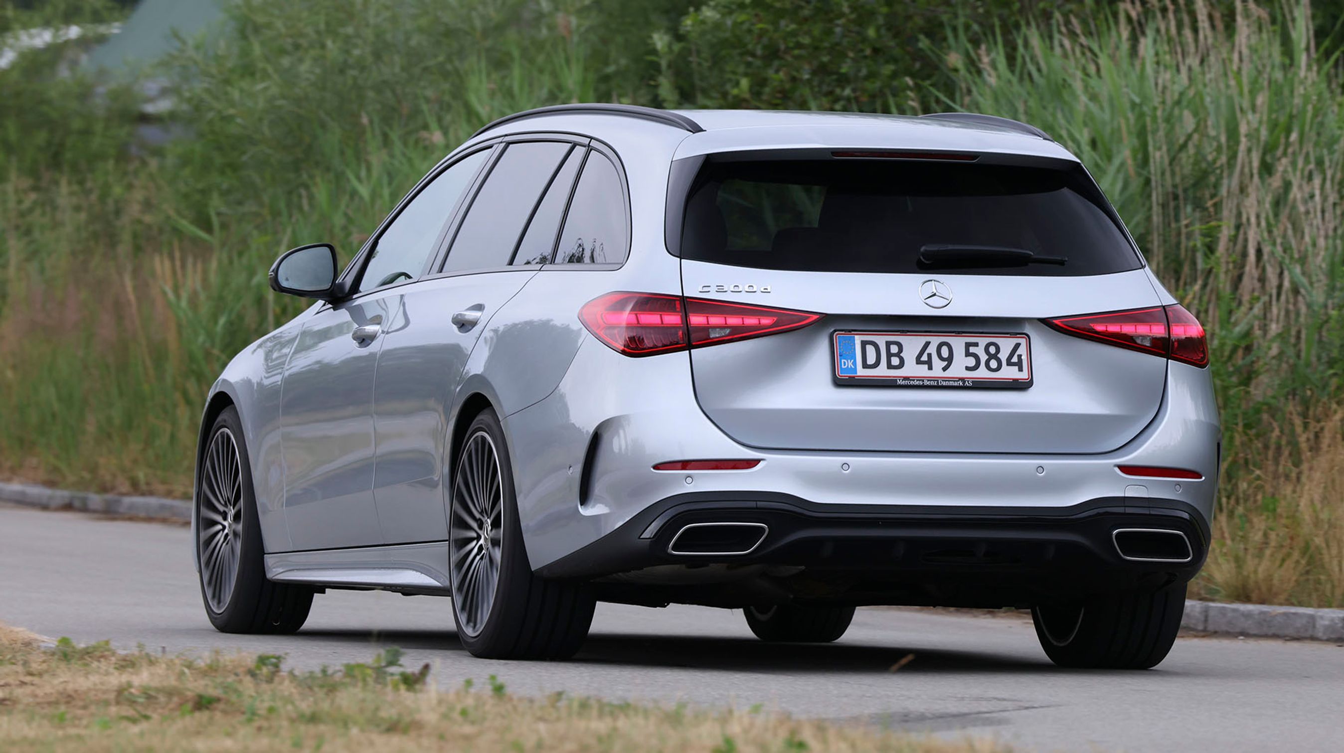 Man kan indtil videre kun få C-klassen som sedan og som stationcar (foto), så indtil videre fortsætter cabriolet og coupé uforandret.