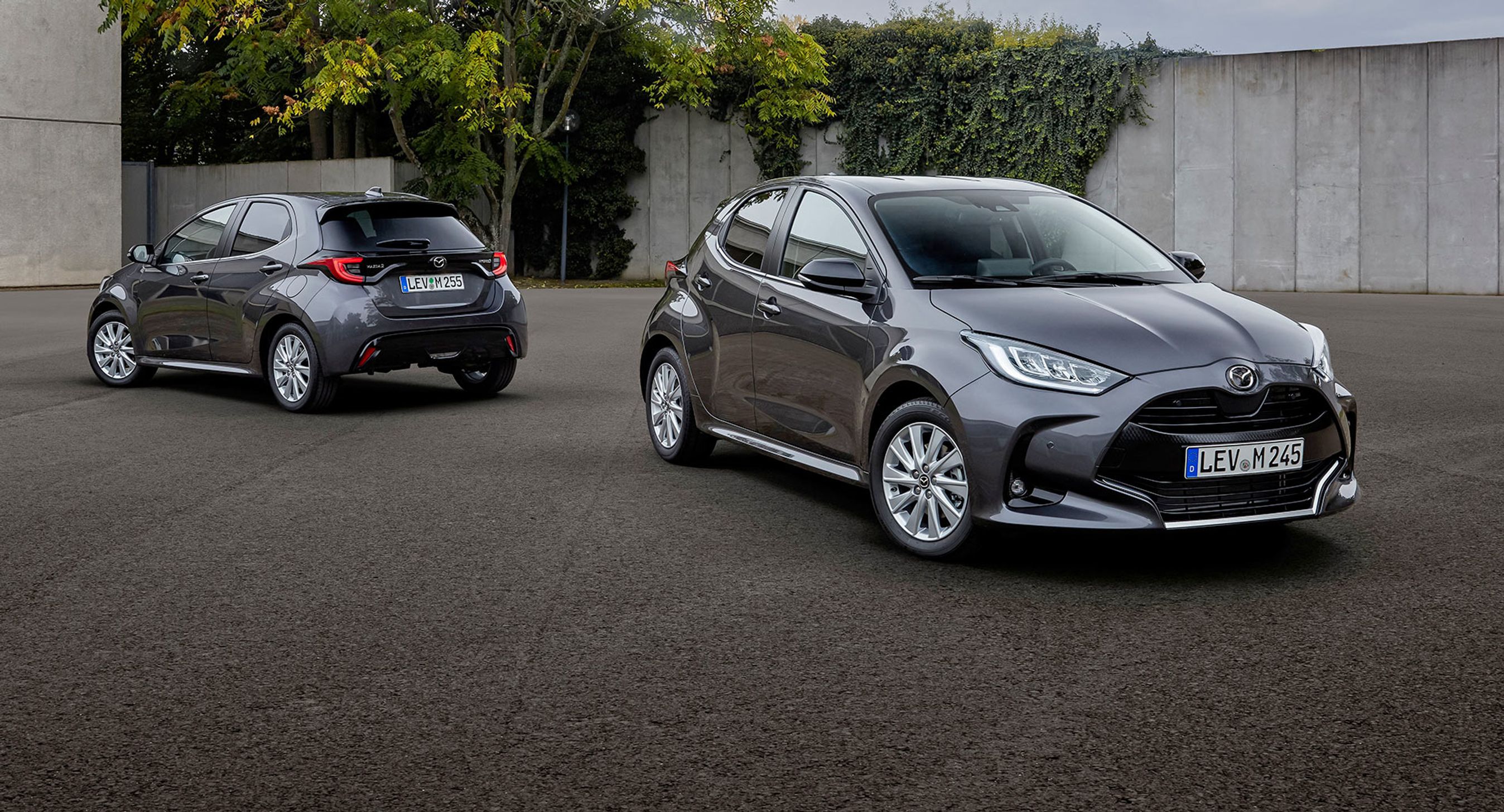 Mazda 2 i den nye hybridudgave - med tak til Toyota.