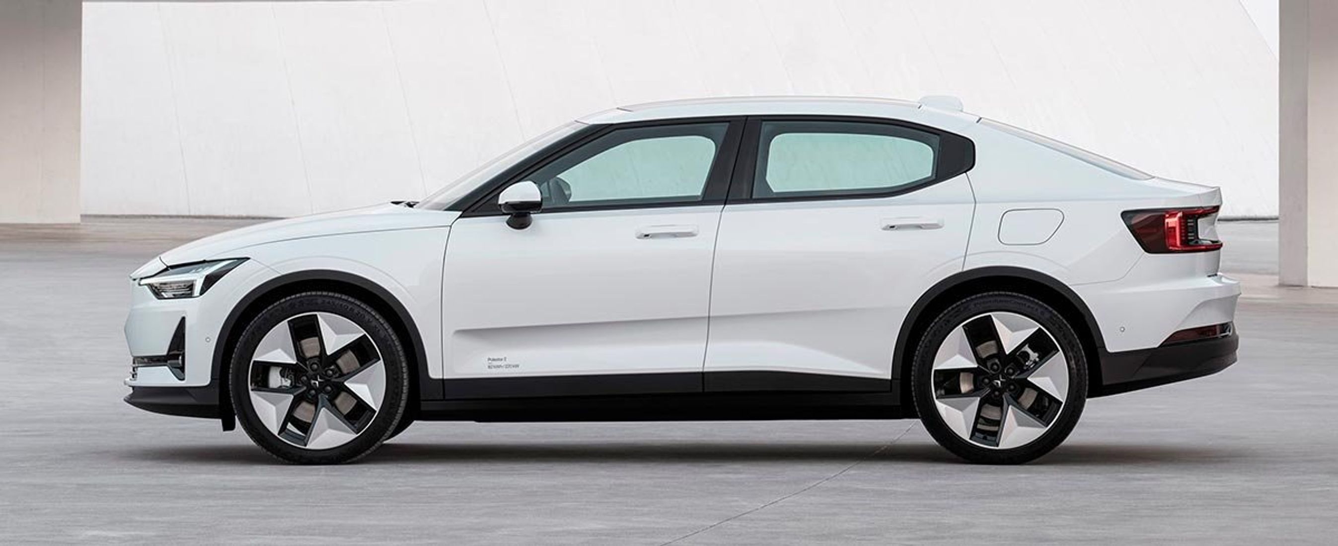 Polestar 2 kommer til Danmark i sensommeren. Priserne er steget lidt.