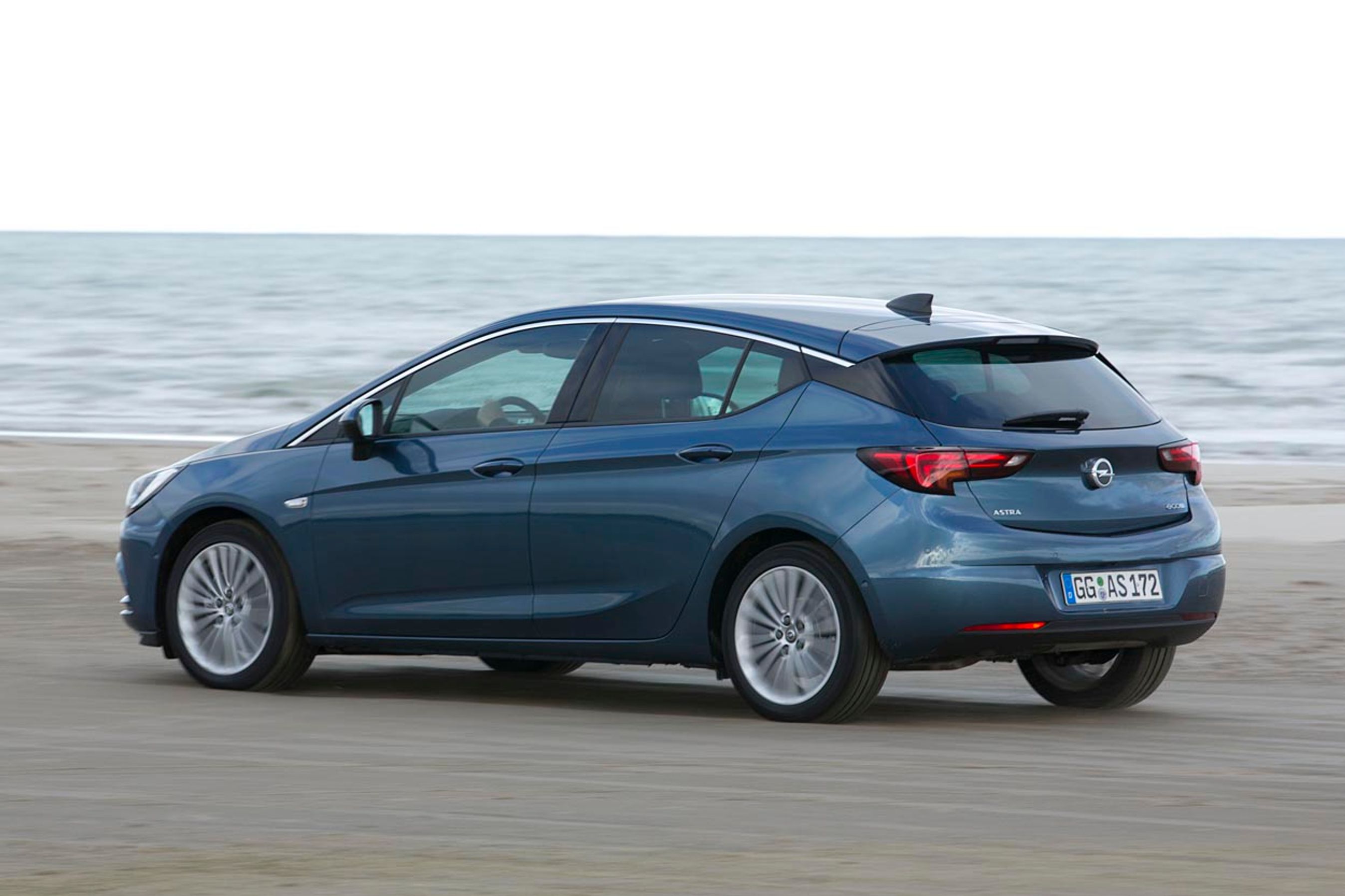 Astra lanceres som femdørs hatchback, men til foråret udvides modelfamilien med en stationcar. Fotos: Karsten M. Lemche, FDM