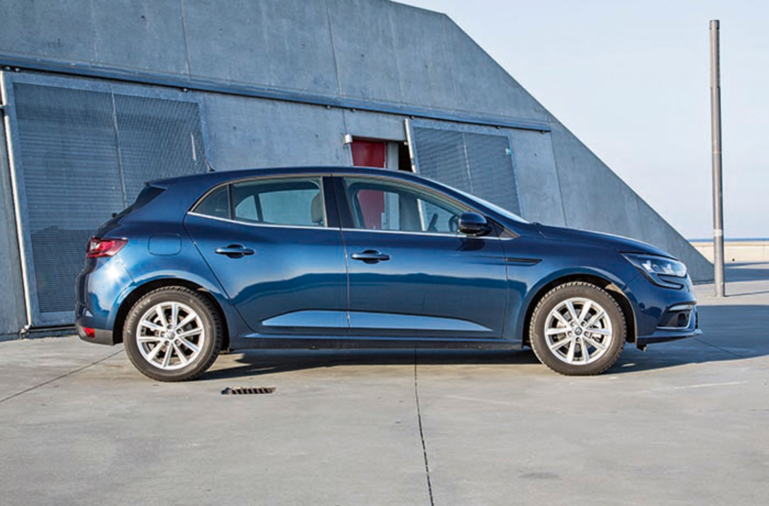 Renault Megane fra siden