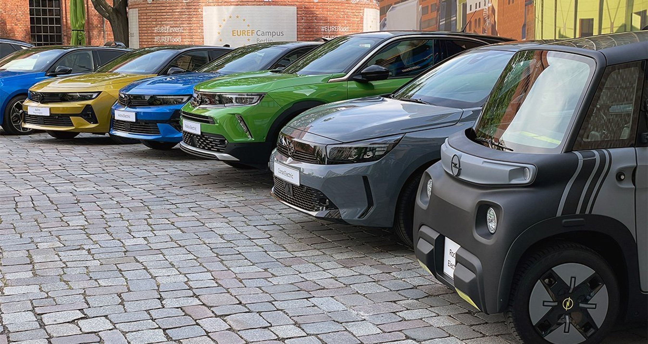 Opels elbiler på række.