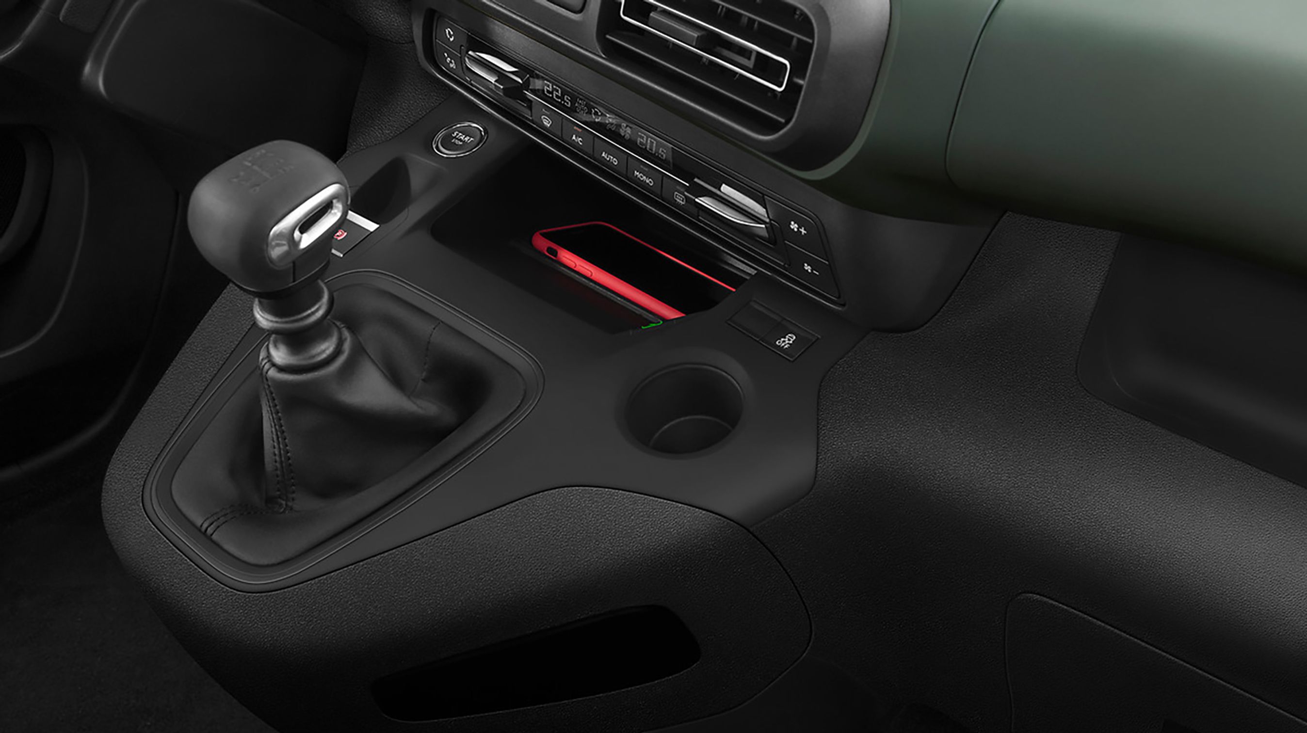 Gearstangen sidder stadig oppe på en konsol. Det fungerer godt.