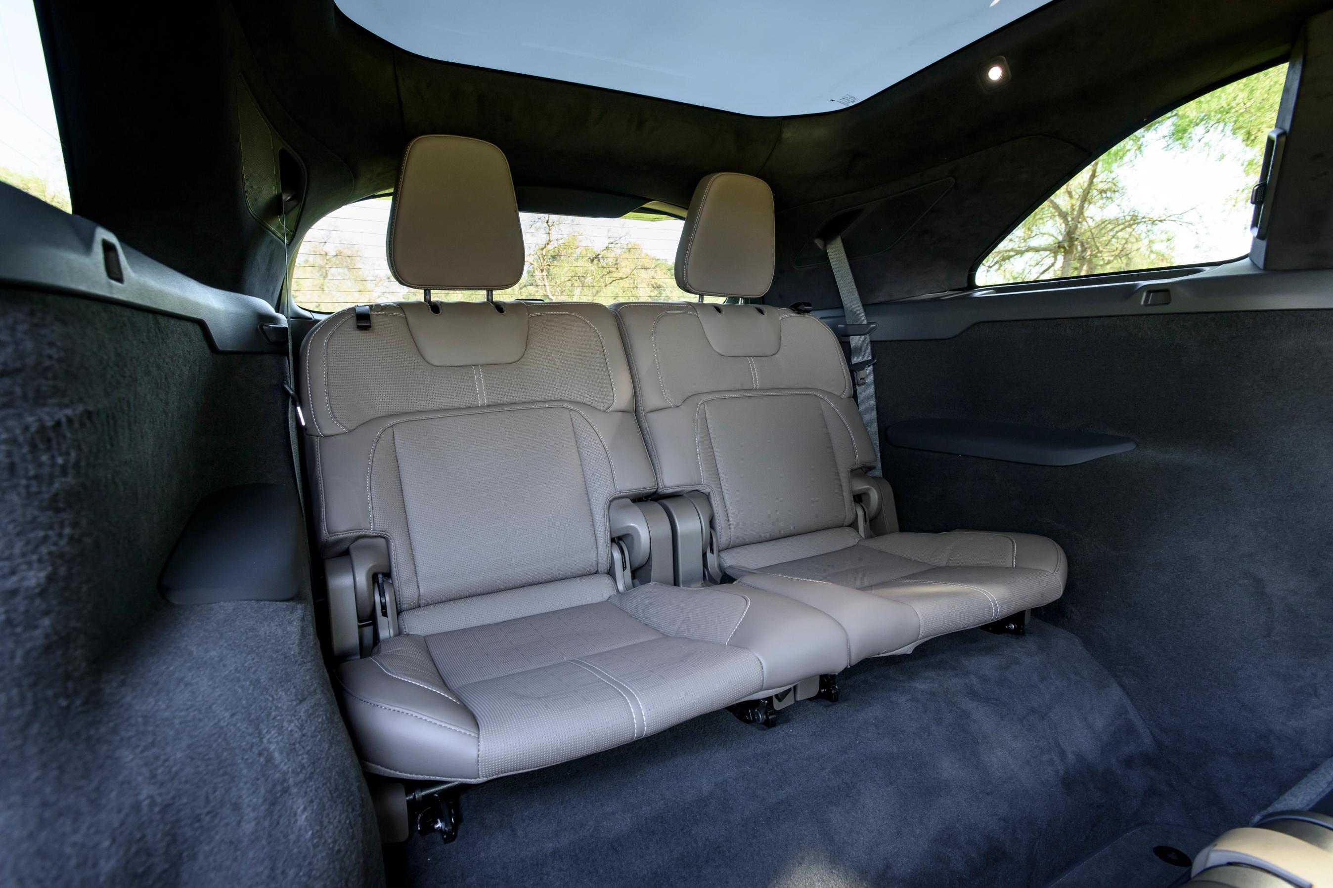 De to bagerste stole på række tre