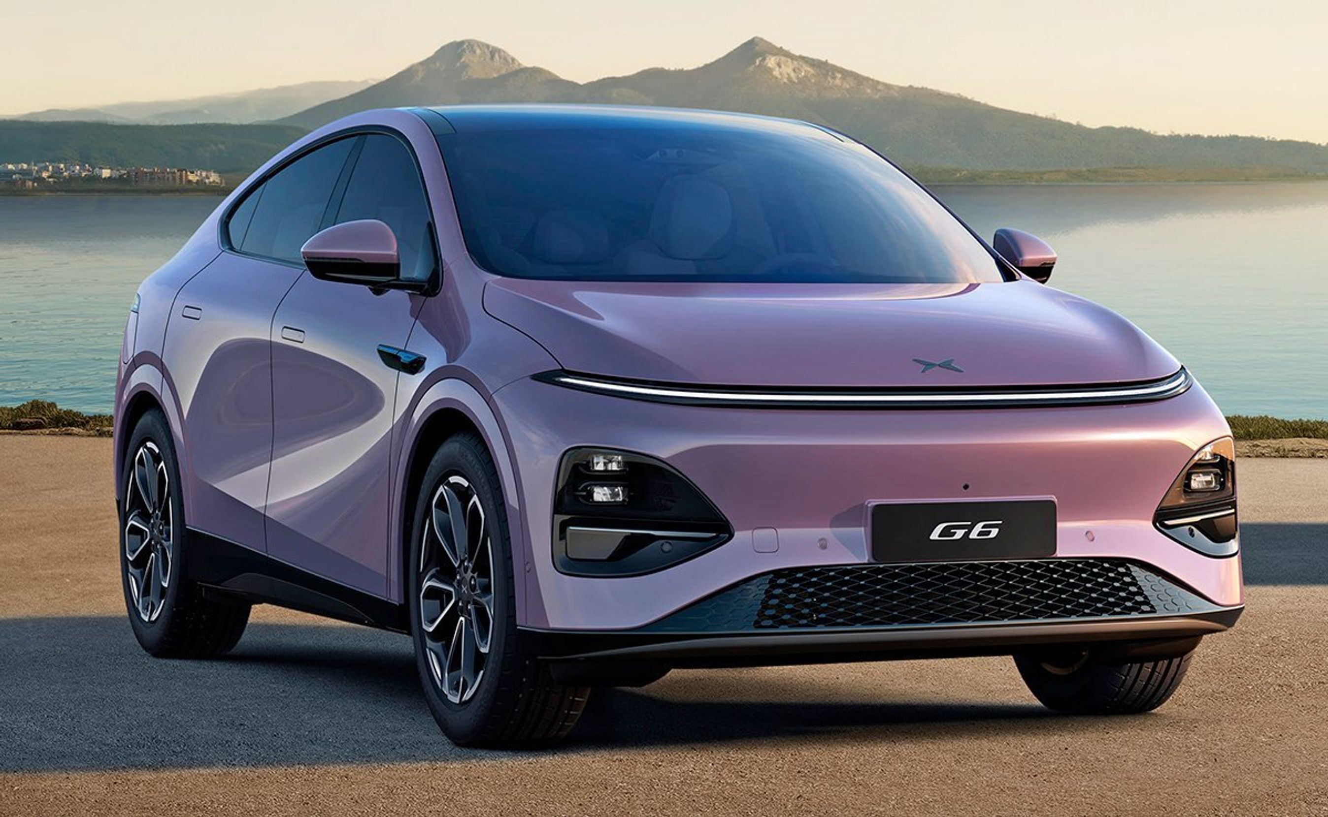 Lilla Xpeng G6 forfra.