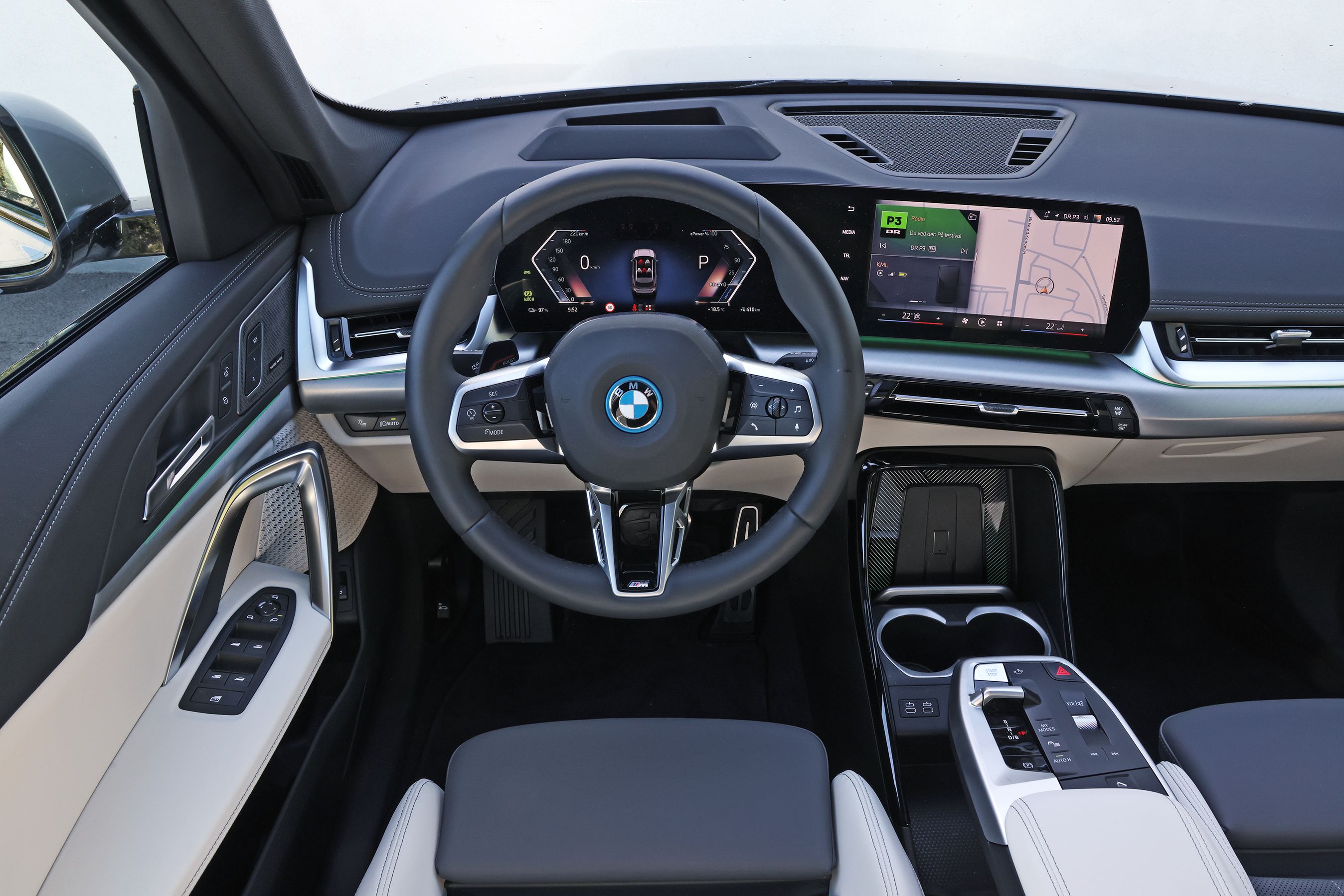 Kabinen i den faceliftede BMW iX1 eDrive 20 Supercharged fra 2026. 