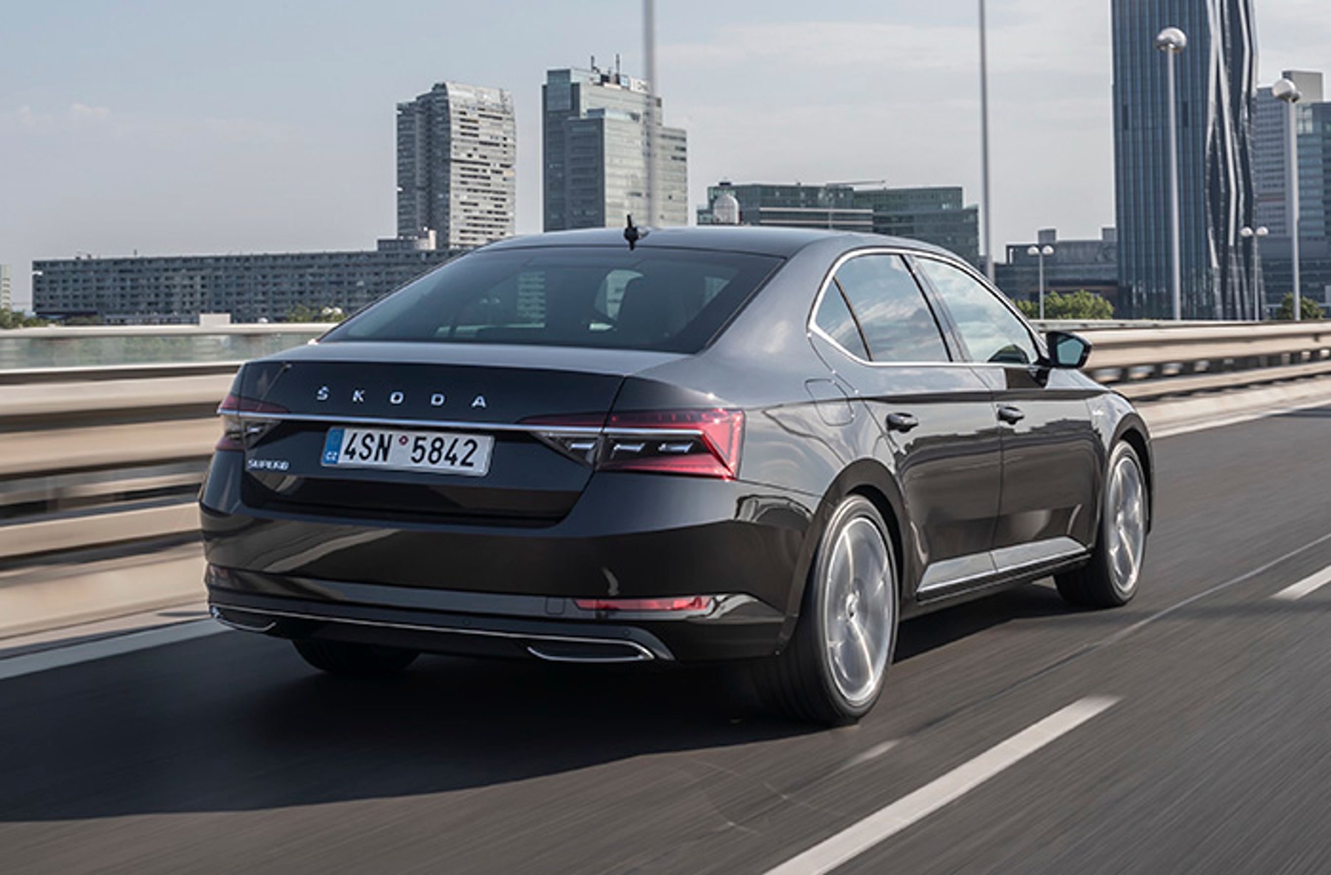 Skoda Superb set bagfra