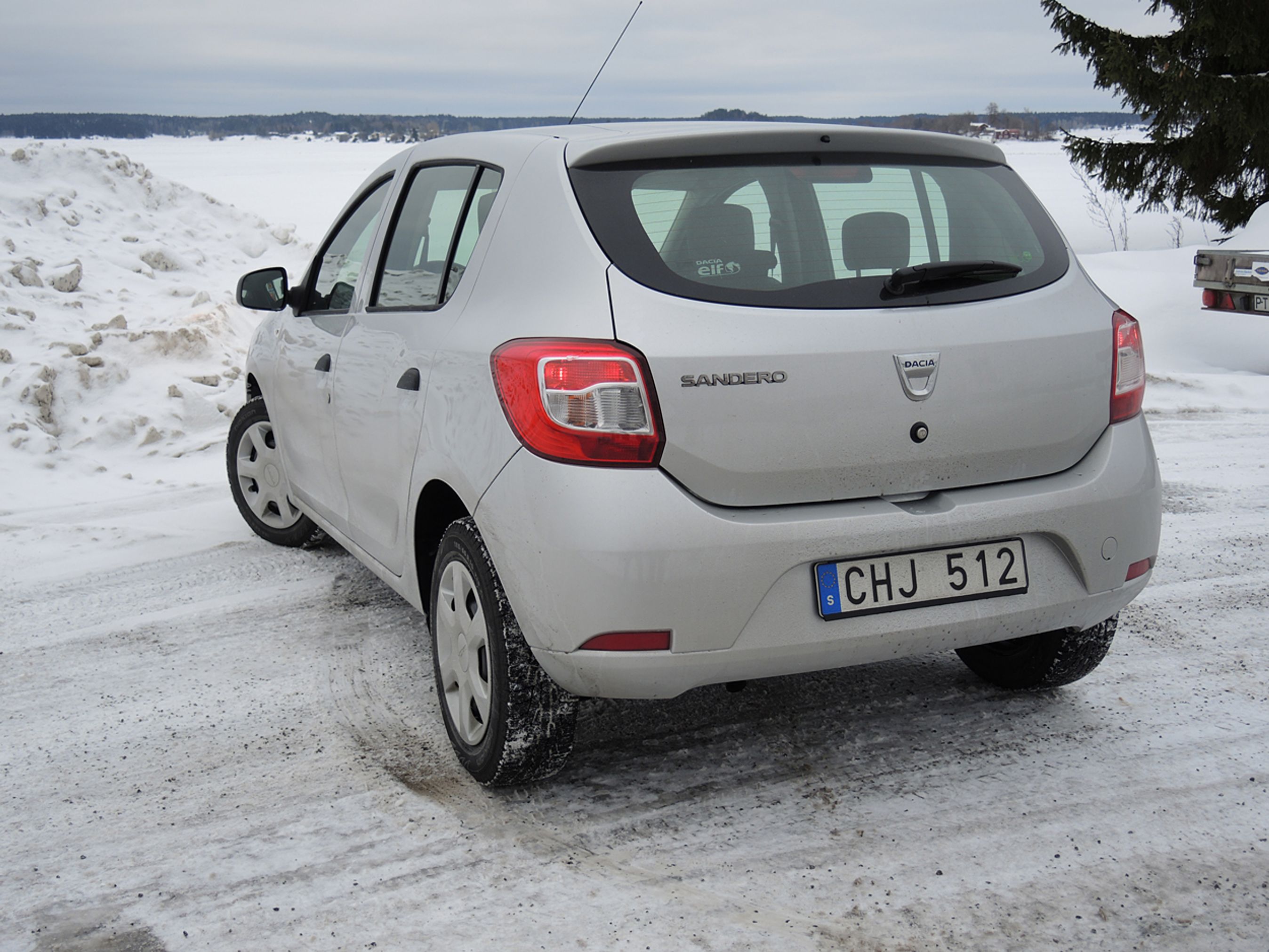 Dacia Sandero kommer både som denne femdørs hatchback og som stationcar, men så hedder den Logan MCV.