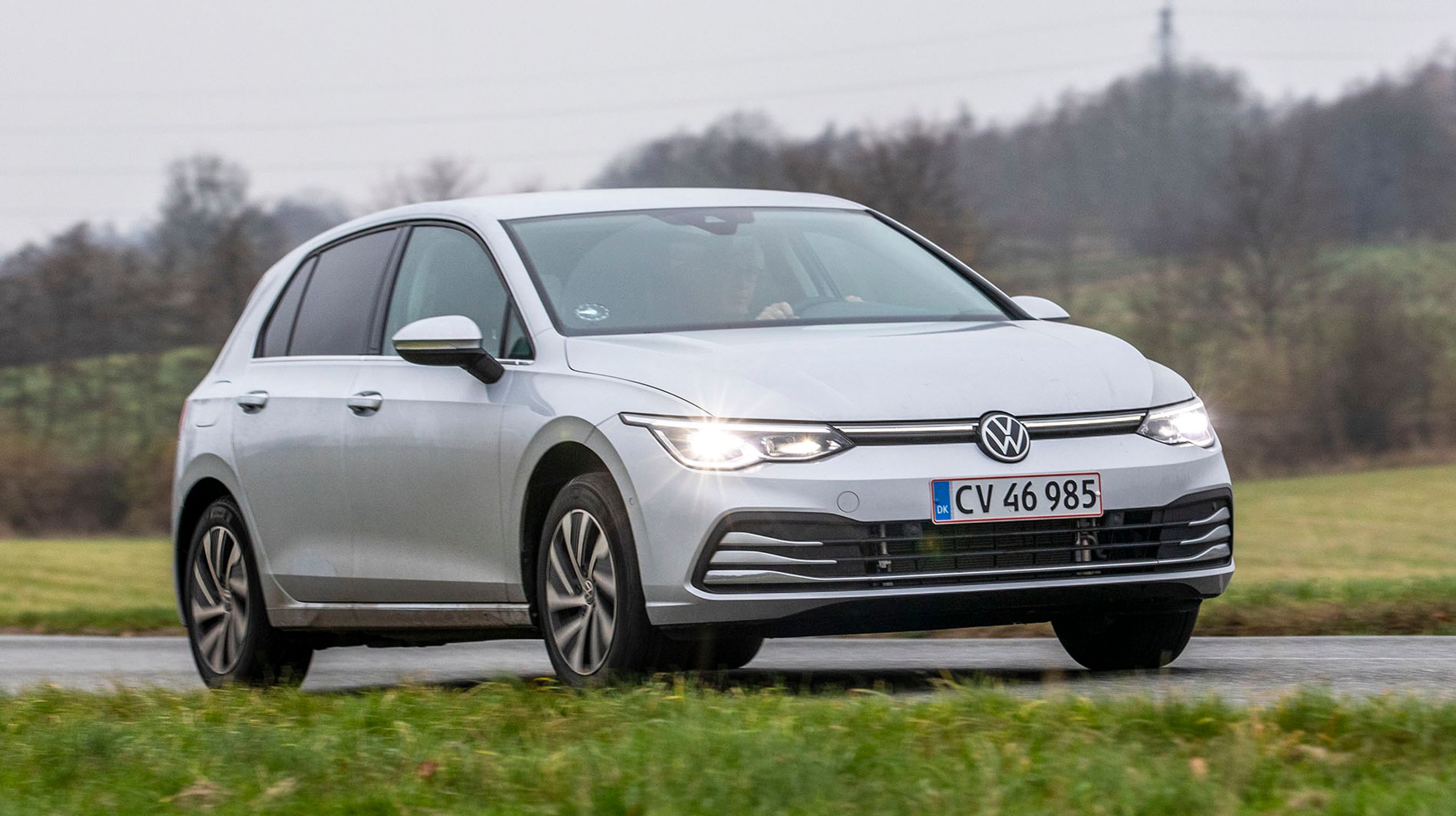 Du får størst glæde af en plugin-hybrid, hvis du lader den op dag. Vi opnåede 51 km på el i Motors rækkeviddetest, hvilket er rimeligt, idet målingen blev foretaget ved en temperatur på blot 5 grader, så en del energi gik til opvarmning af kabinen. 