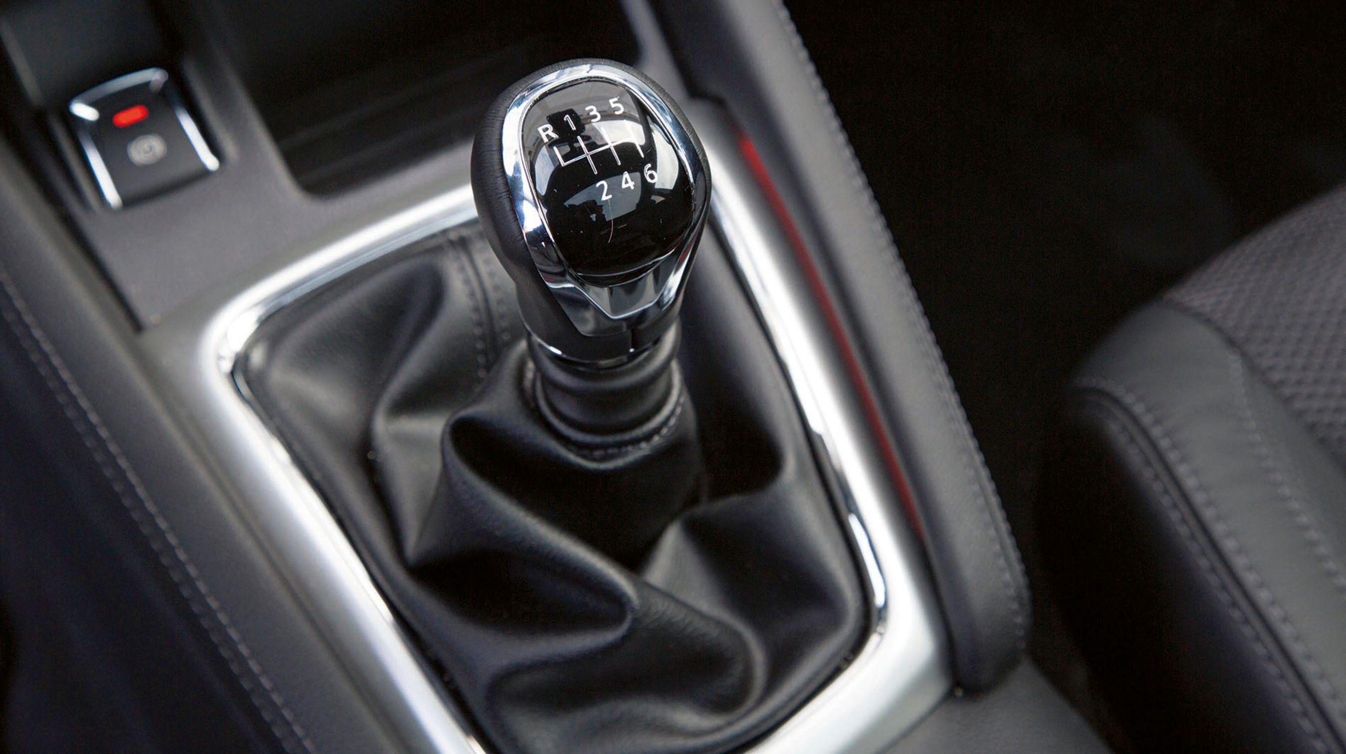 Alle udgaver af Qashqai har seks gear som standard, og endnu er det  kun den store diesel- udgave, der kan købes med automatgear.