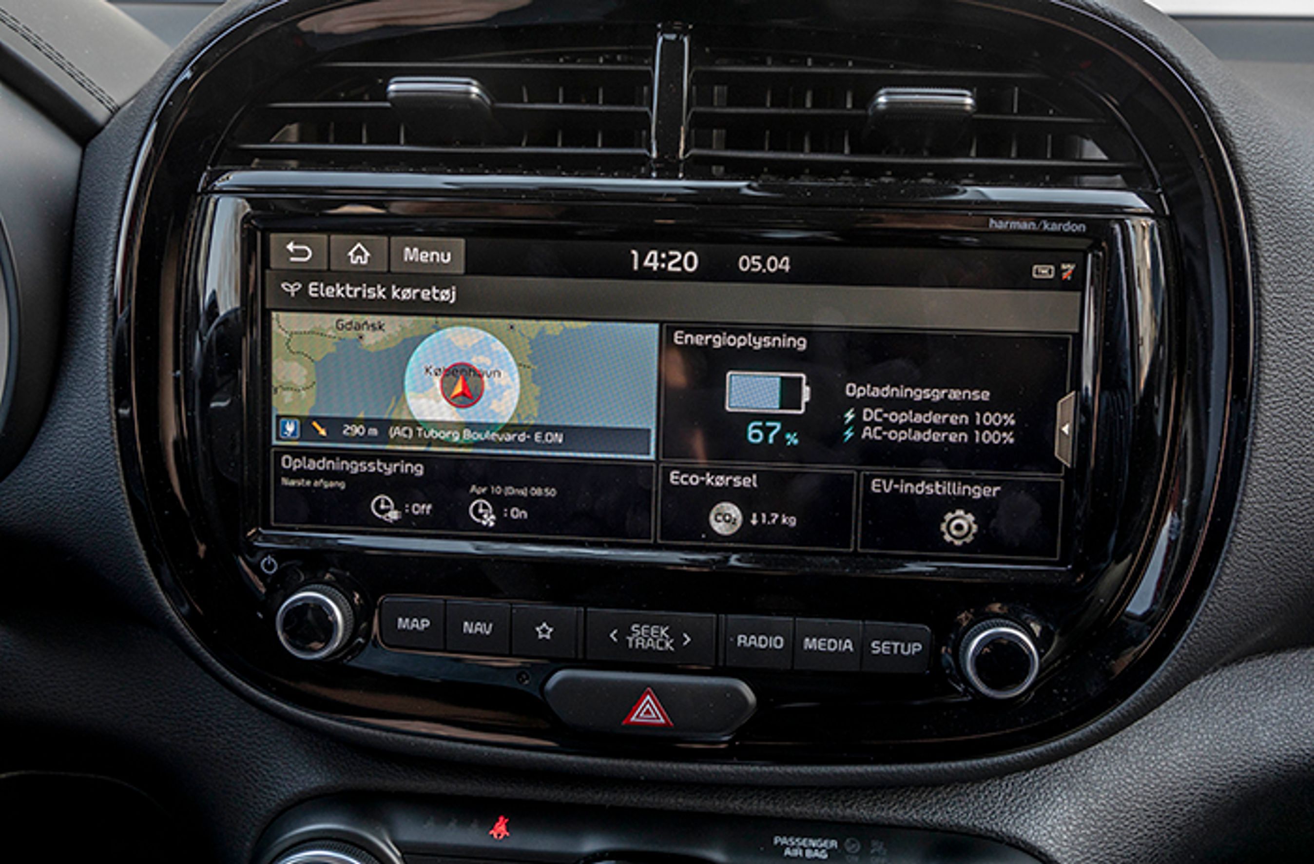 Skærmen er på 10,25 tommer og indeholder i denne udgave (Advance) navigationsanlæg som standard.