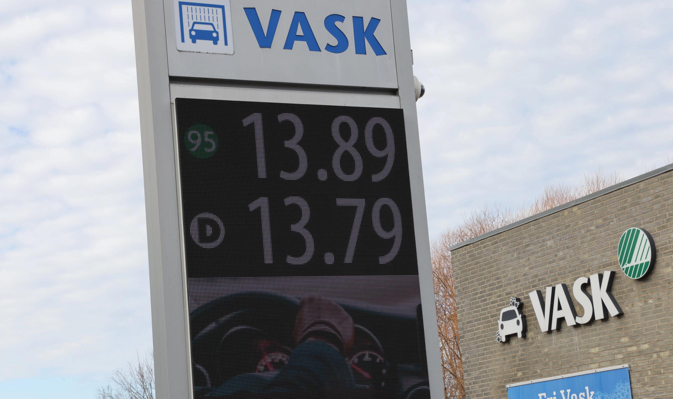 Elektronisk tavle med priser for benzin og diesel. 