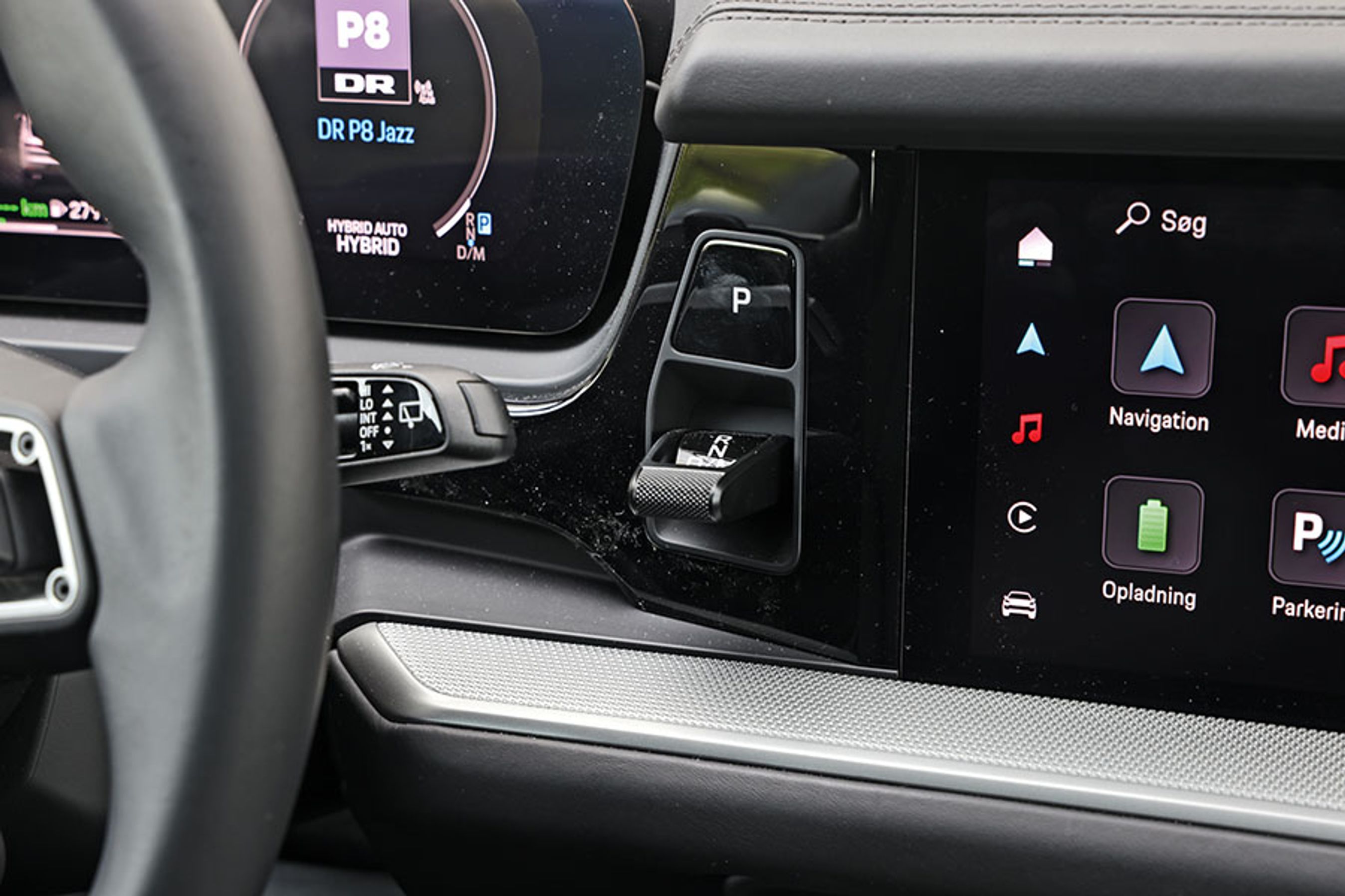 Til højre for rattet er der nu en vippekontakt, der styrer kørselsretningen. Den er let at betjene.