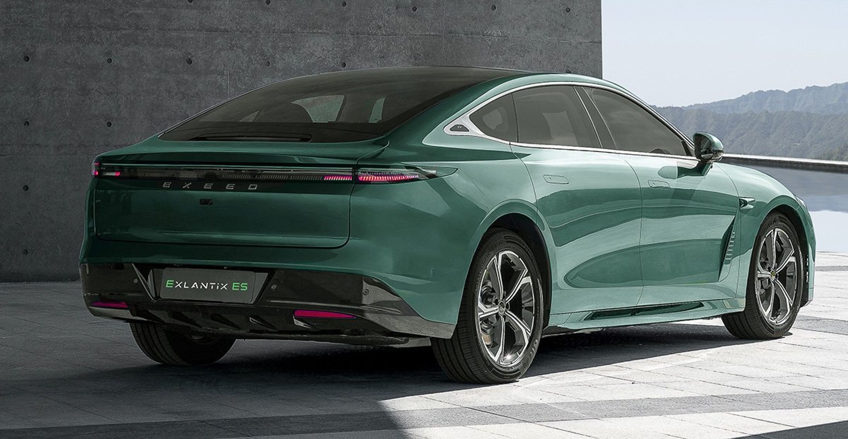 Exlantix 03 i grøn set bagfra.