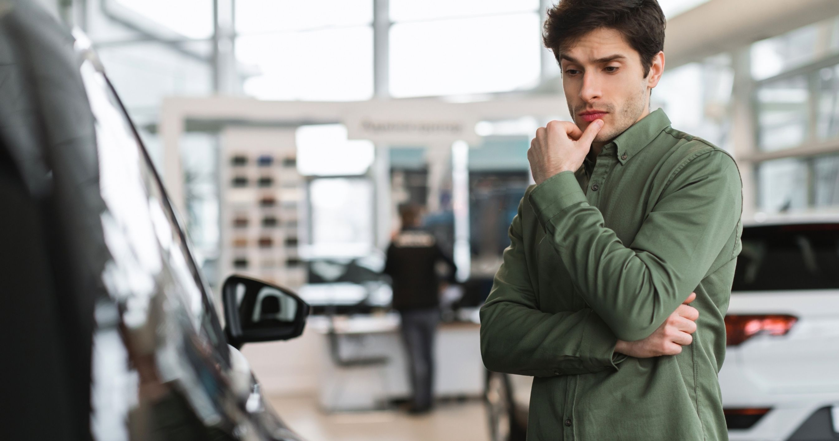 Potentiel bilkøber i tvivl hos bilforhandler