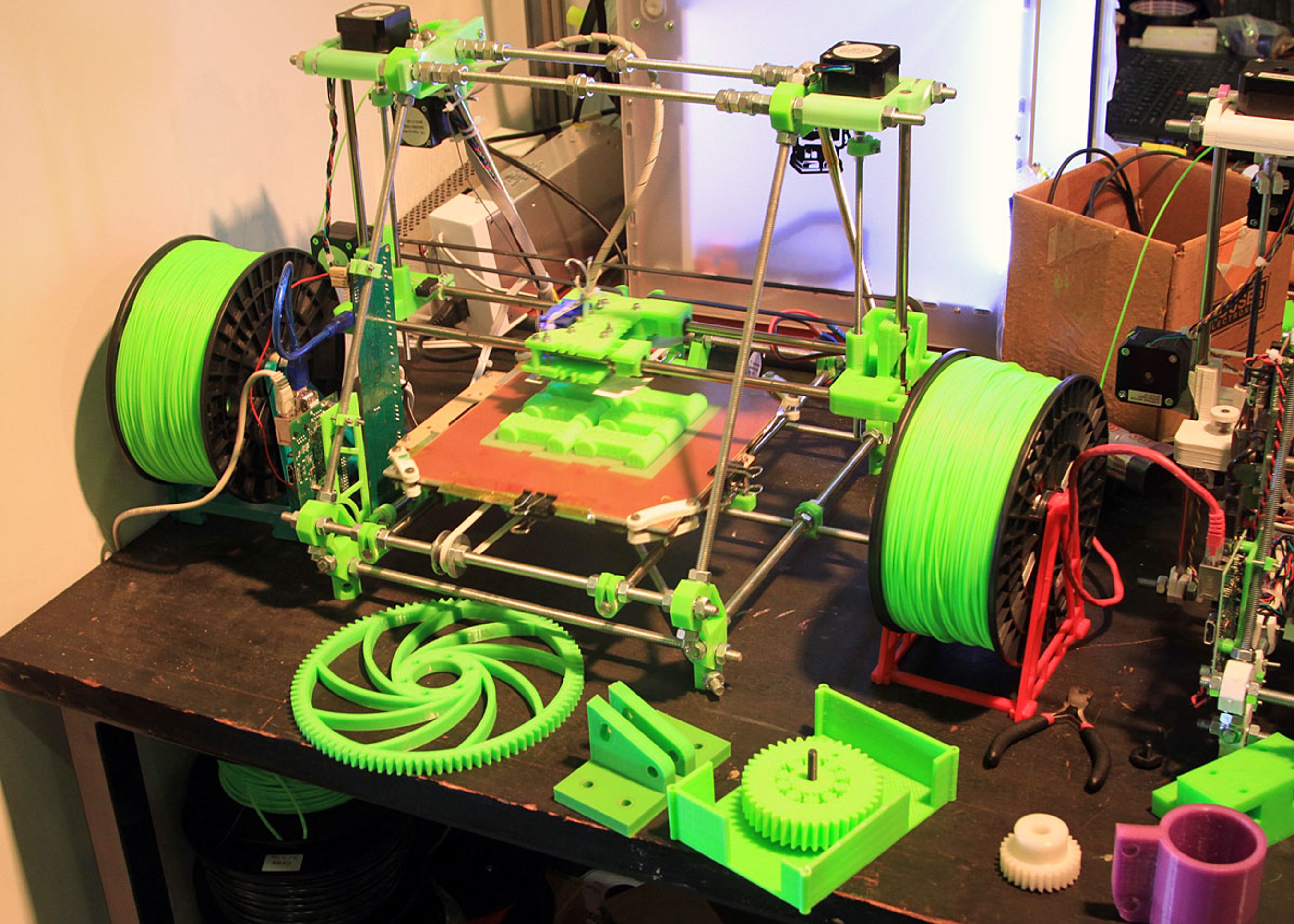 De studerende fra Aalborg Universitet er blevet gode til at 3D-printe dele til bilen. Den nye teknik med at printe tandhjul med nylontråd drillede dog.