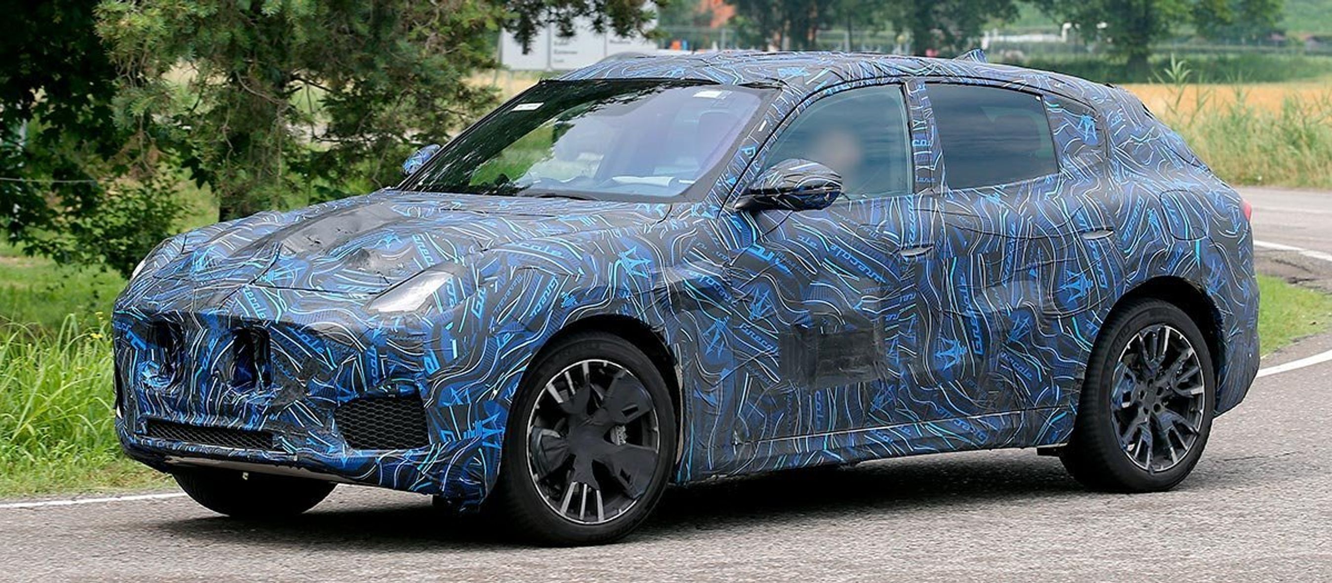 Maseratis kompakte SUV, Grecale, ventes klar til de første kunder efter sommerferien.