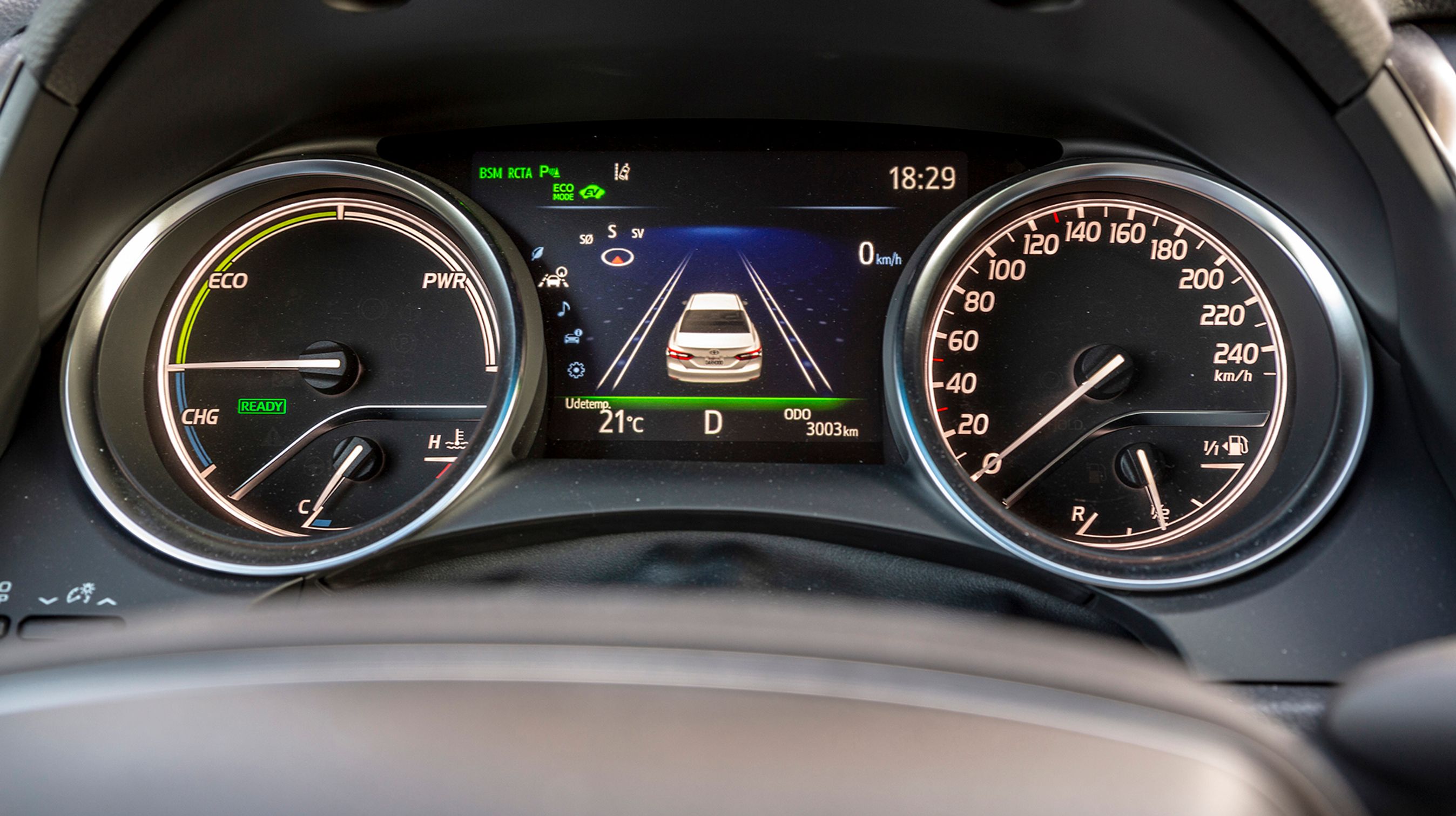 7"-skærmen i instrumenthuset er gnidret og svær at aflæse.