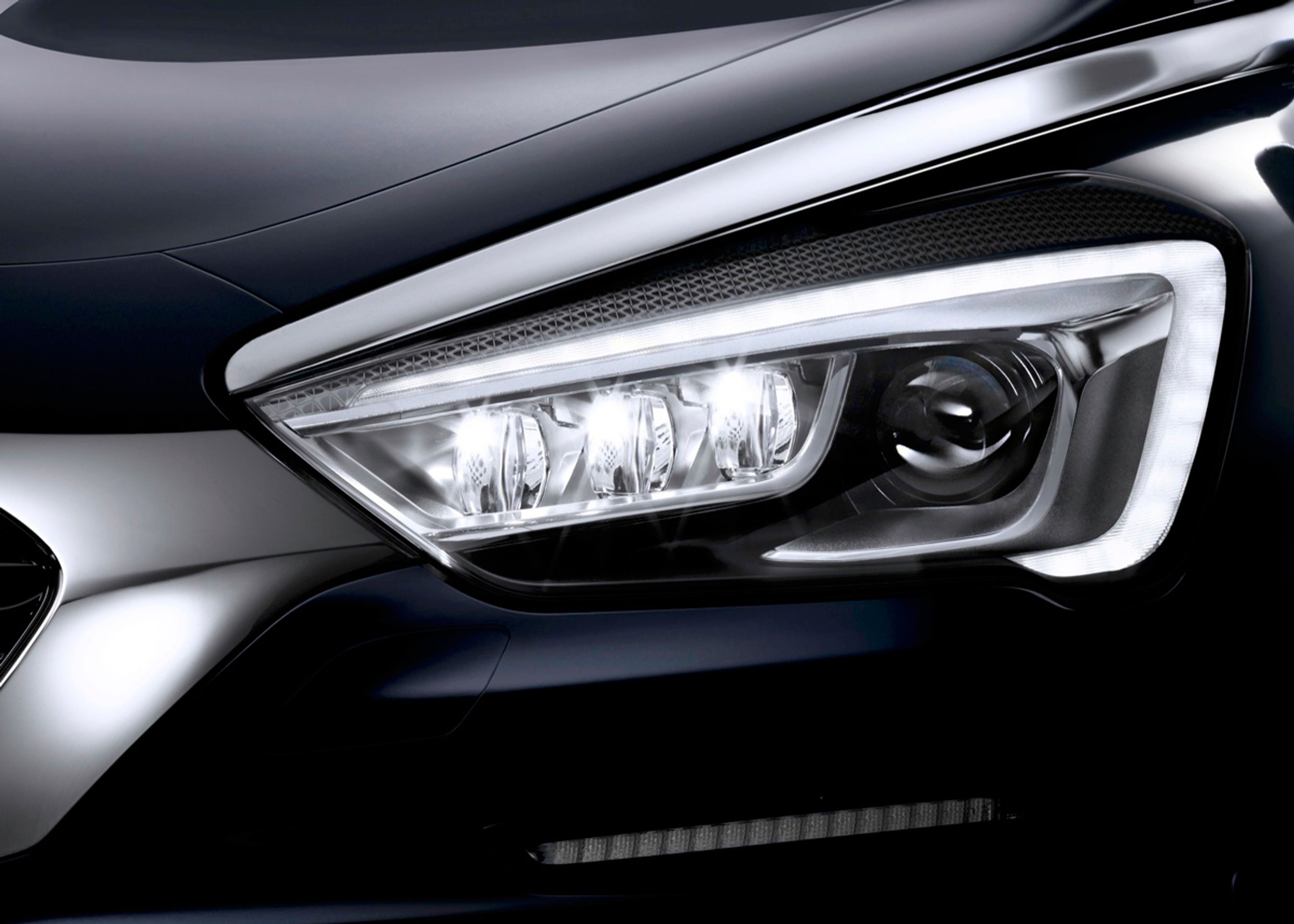 Forlygterne fås i en version, der kombinerer xenon- og LED-teknik.